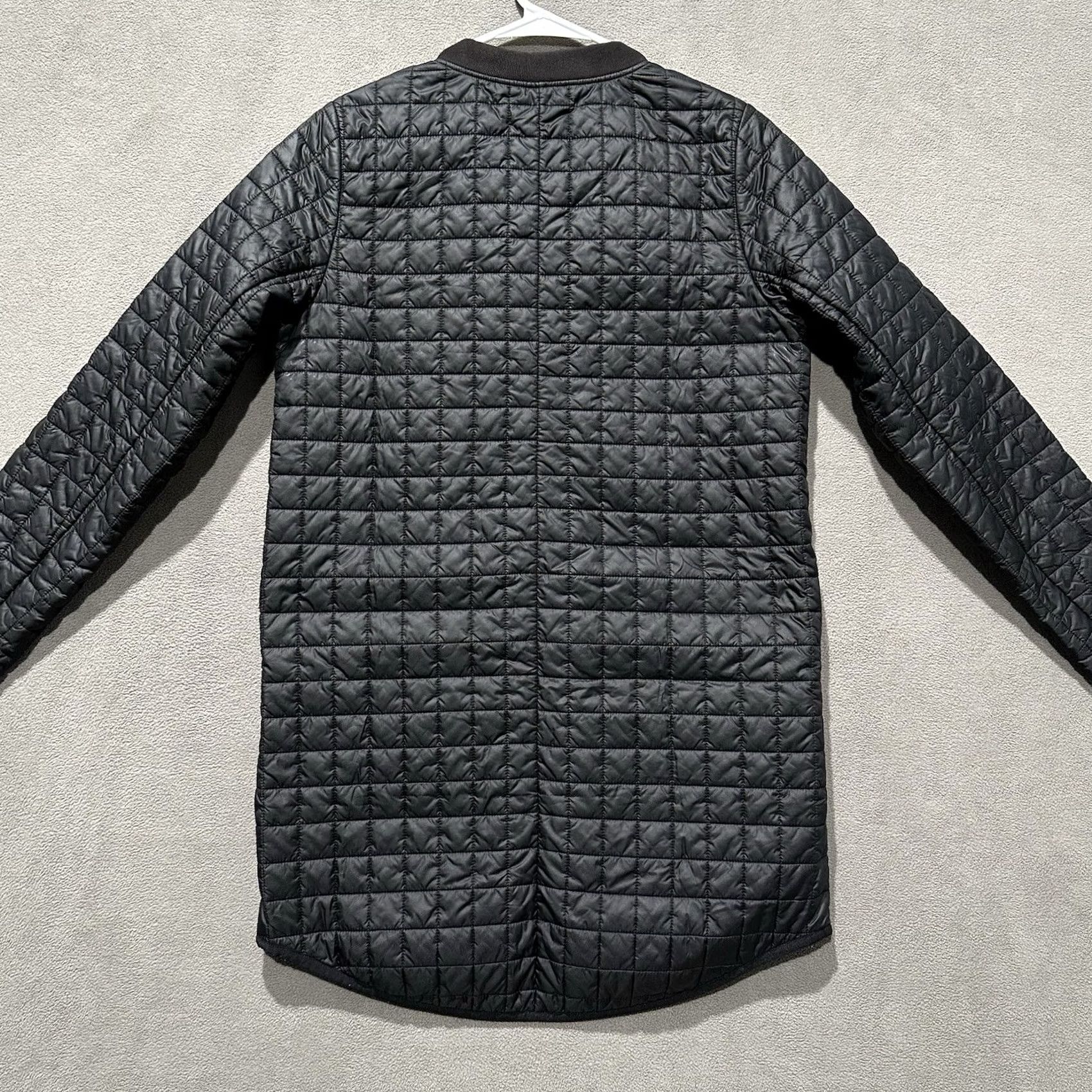 Athleta Athleta Grandview Primaloft Shell Jacket Womens XS Black Nylon Wind-Resistant Mediumweight Softshell Zip Front Size XS / US 0-2 / IT 36-38 - 2 Thumbnail