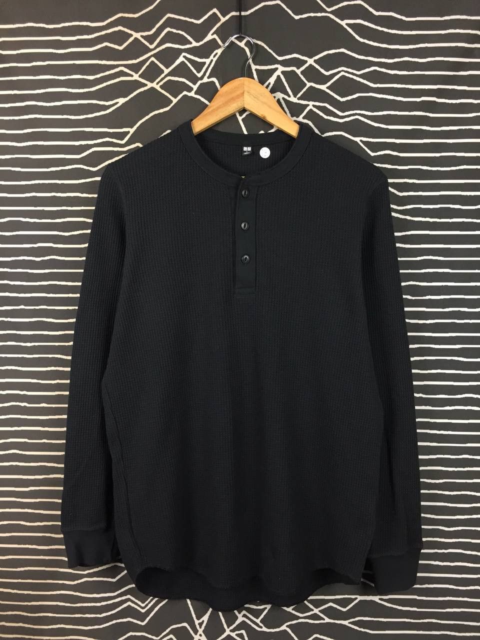 Uniqlo Uniqlo Waffle Knit Henley Long Sleeve Tee Size L Size US L / EU 52-54 / 3 - 1 Thumbnail