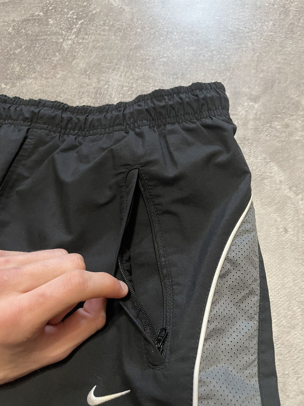 Nike × Vintage Vintage Nike Black Nylon Parachute Shorts Y2K Size M Size US 32 / EU 48 - 7 Thumbnail