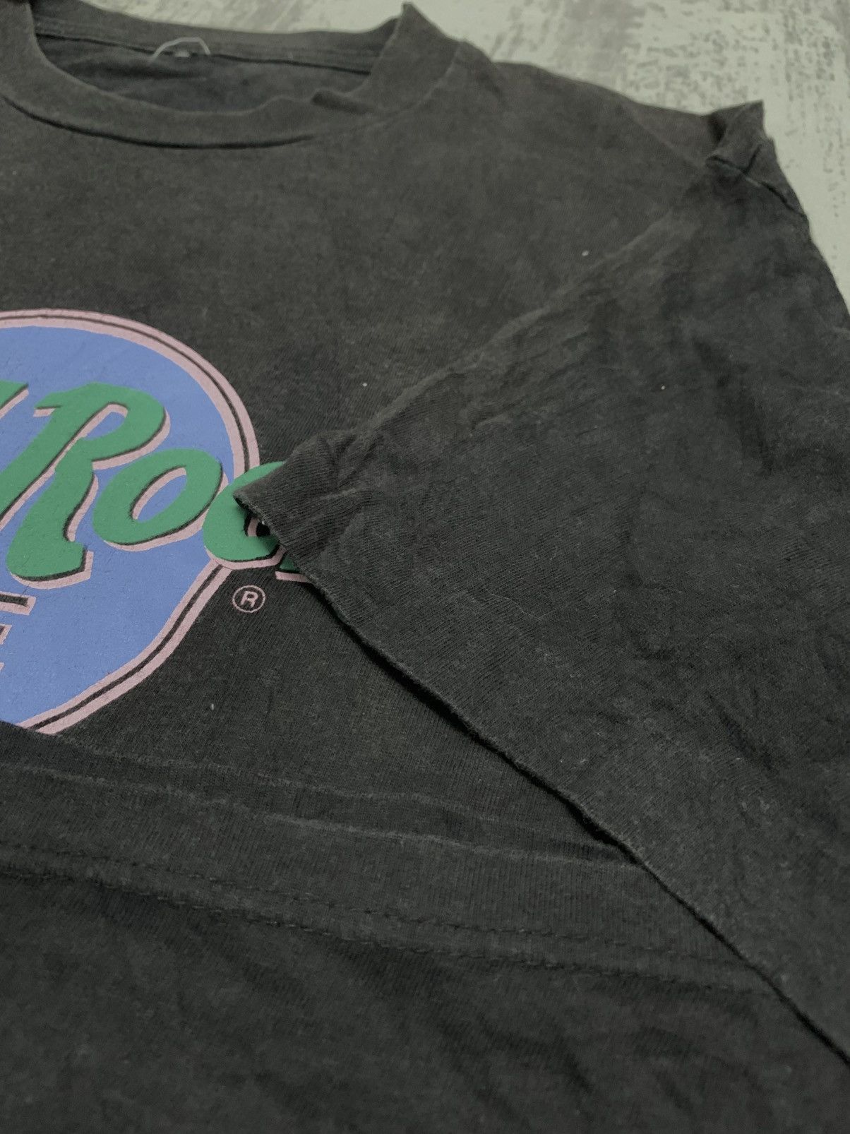 Vintage Vintage Sun Faded Hard Rock Cafe London Tshirt Size US M / EU 48-50 / 2 - 4 Thumbnail