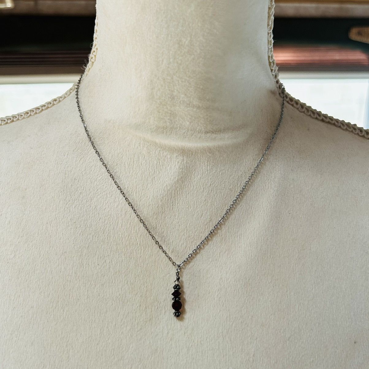Vintage Vintage vampire blood pendant on chain necklace Size ONE SIZE - 3 Thumbnail