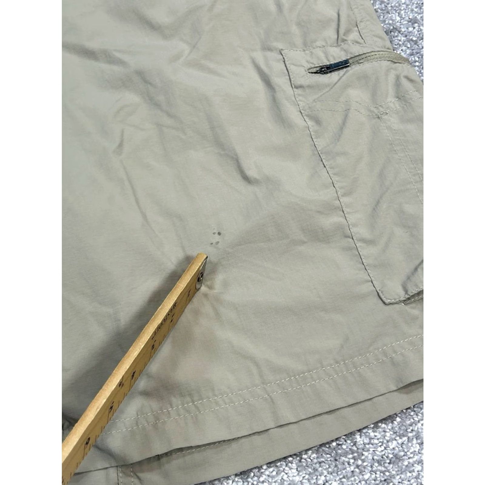 Vintage Columbia Cargo Shorts Mens 40 Khaki Beige Lightweight Ripstop 9" Nylon Polyester Casual Workwear Travel Outdoor American Mens Size US 40 / EU 56 - 2 Thumbnail