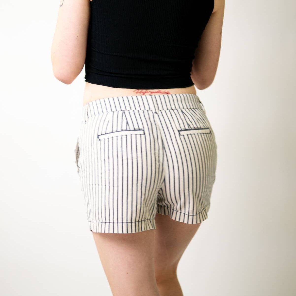 Loft LOFT Cotton Nautical Pinstripe Shorts Size 27" / US 4 / IT 40 - 5 Thumbnail