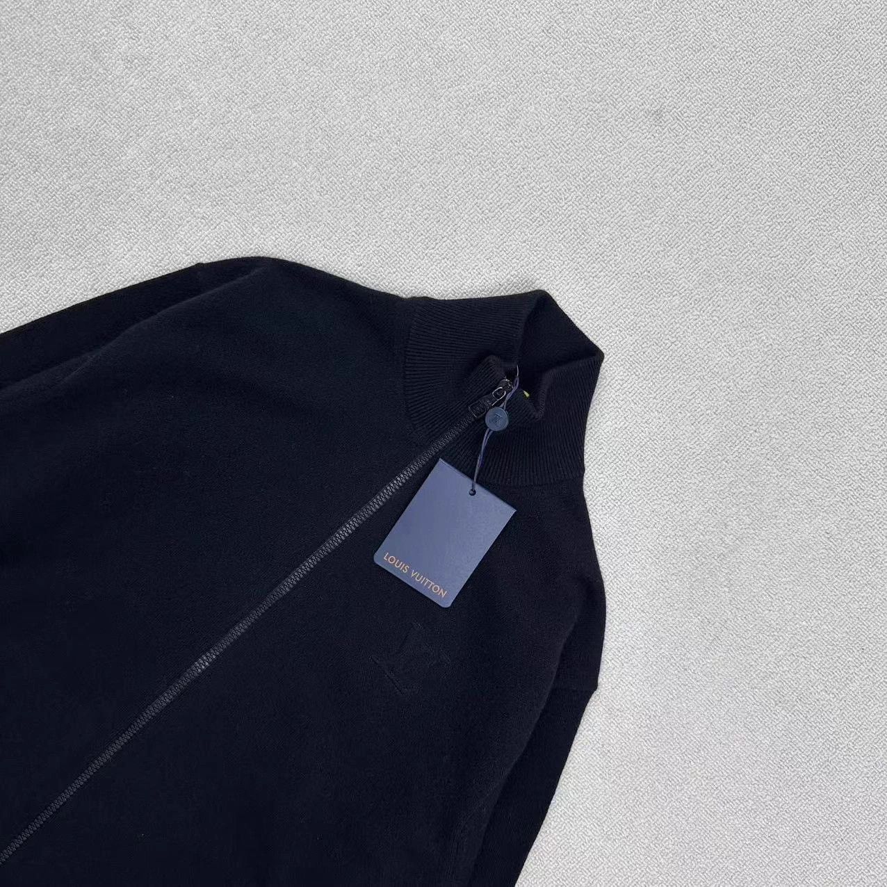Louis Vuitton Louis Vuitton Embossed Logo Cashmere Jacket XS Size US XS / EU 42 / 0 - 3 Thumbnail