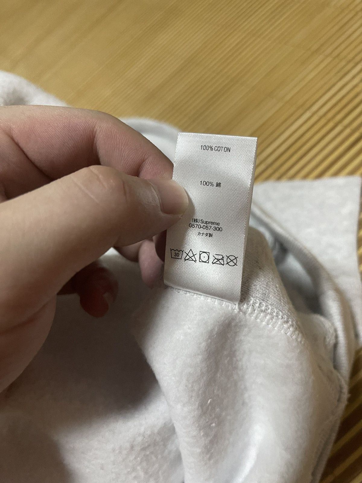 Supreme Supreme fw18 red on grey box logo crewneck Size US S / EU 44-46 / 1 - 9 Thumbnail