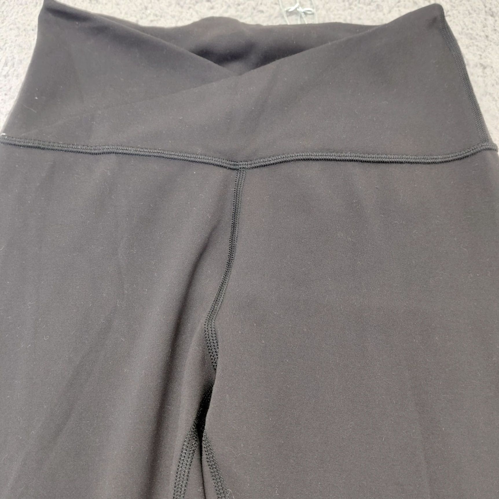Lululemon Lululemon Leggings Womens Size 6 Black Softy Suedey Cross-Waist Tight Athleisure Size 28" / US 6 / IT 42 - 5 Thumbnail