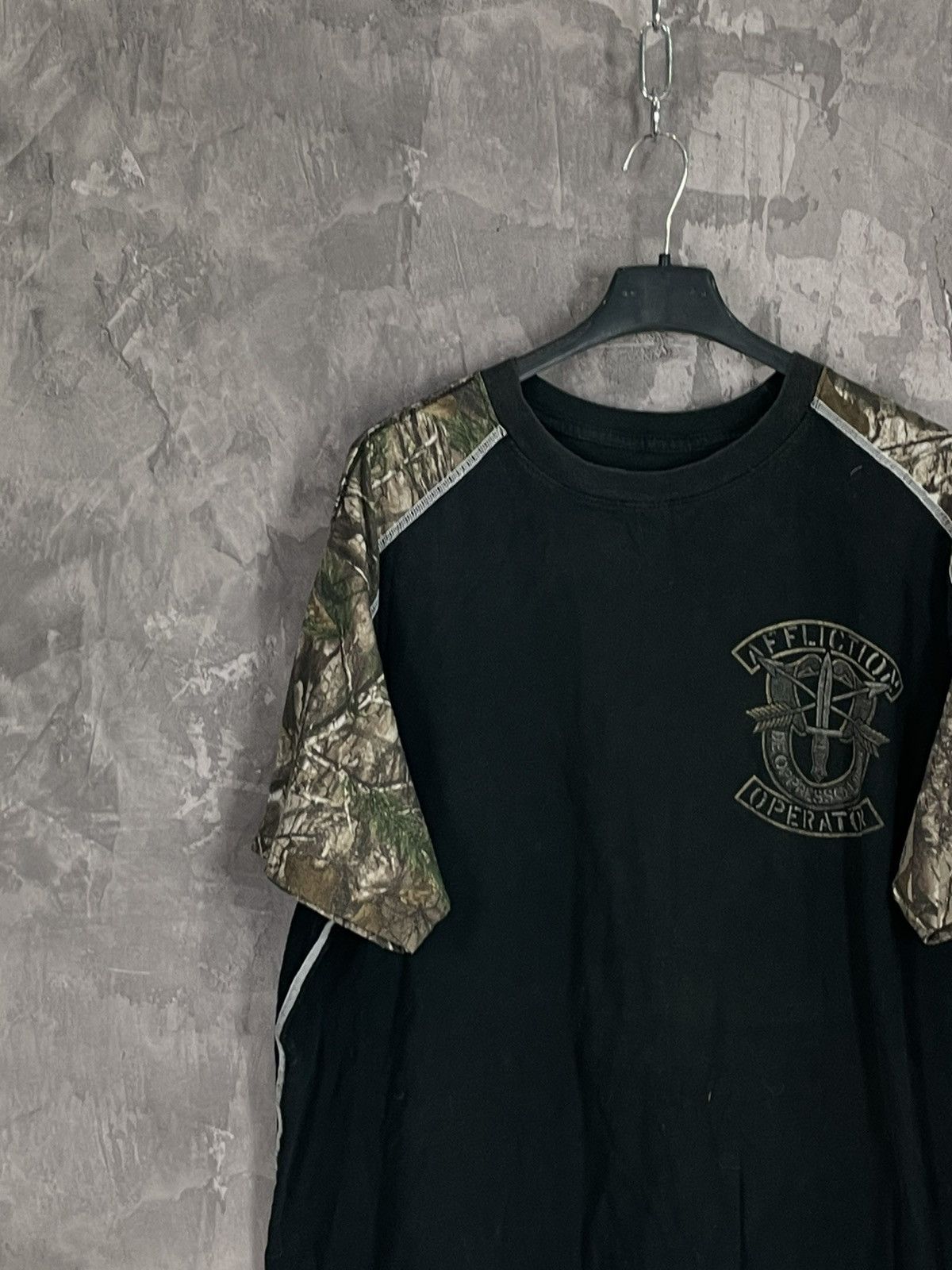 Vintage CRAZY Y2K Real Tree Camo Affliction T-Shirt Medium Size US XL / EU 56 / 4 - 9 Thumbnail