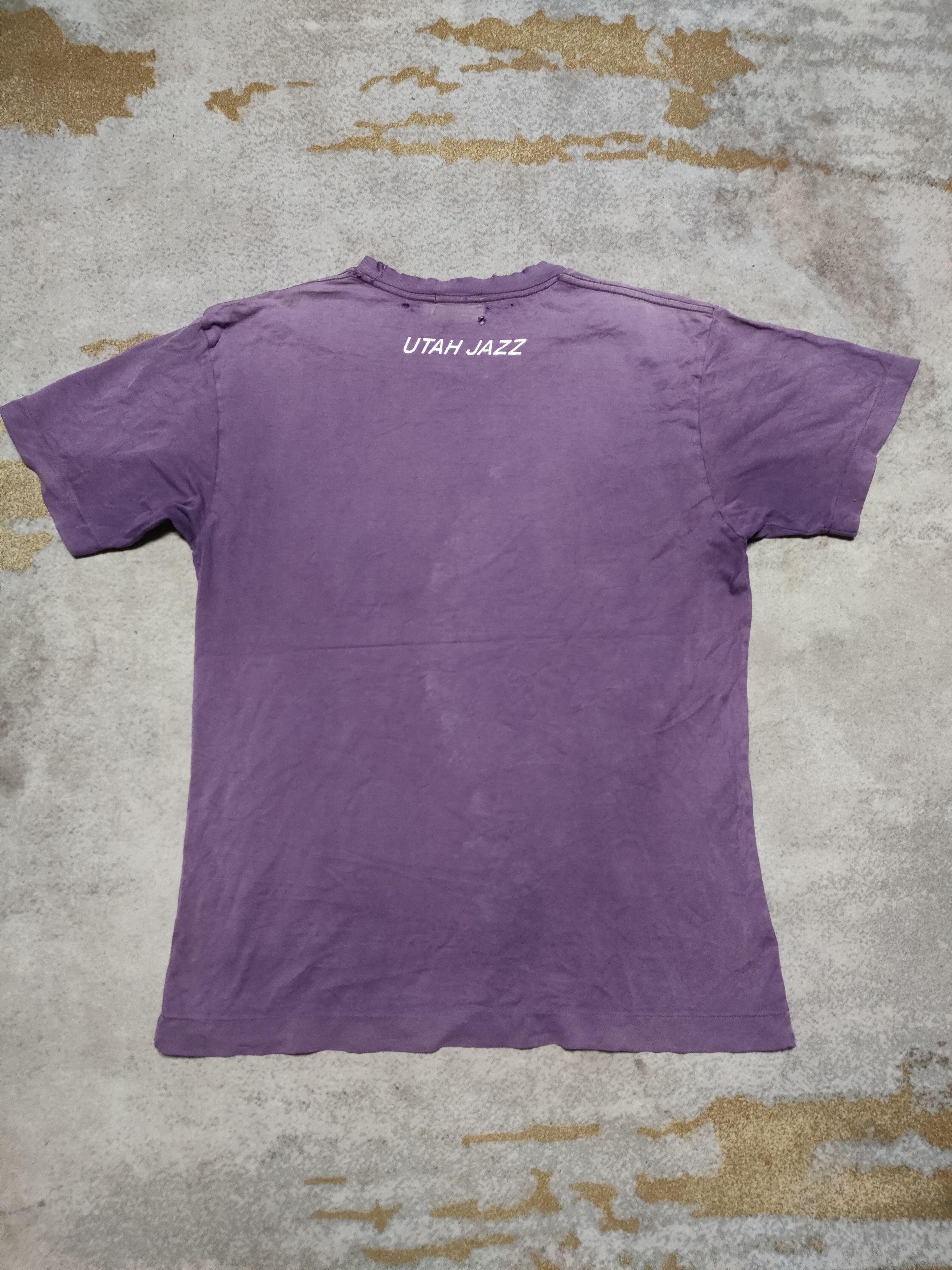 Vintage Vintage Distressed Utah Jazz Size US L / EU 52-54 / 3 - 3 Thumbnail