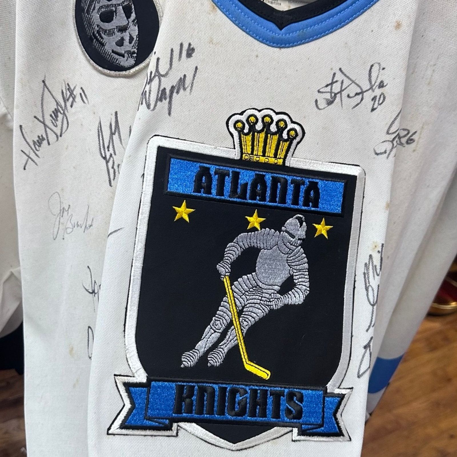 Other RARE ATLANTA KNIGHTS JERSEY SIGNED BY ENTIRE TEAM!! Size US XL / EU 56 / 4 - 8 Thumbnail
