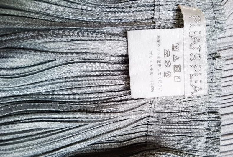 Issey Miyake Issey Miyake size:3 Grey pleated shorts Size 31" - 3 Thumbnail