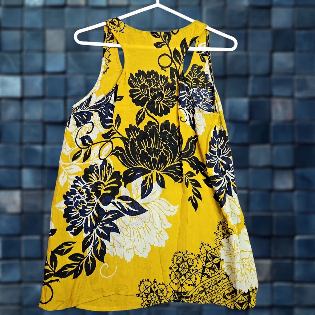 Vintage CAbi Silk Blend Sleeveless Blouse Yellow Floral Top S Women Regular Sleeveless Spring Summer Fall Winter Size S / US 4 / IT 40 - 1 Thumbnail