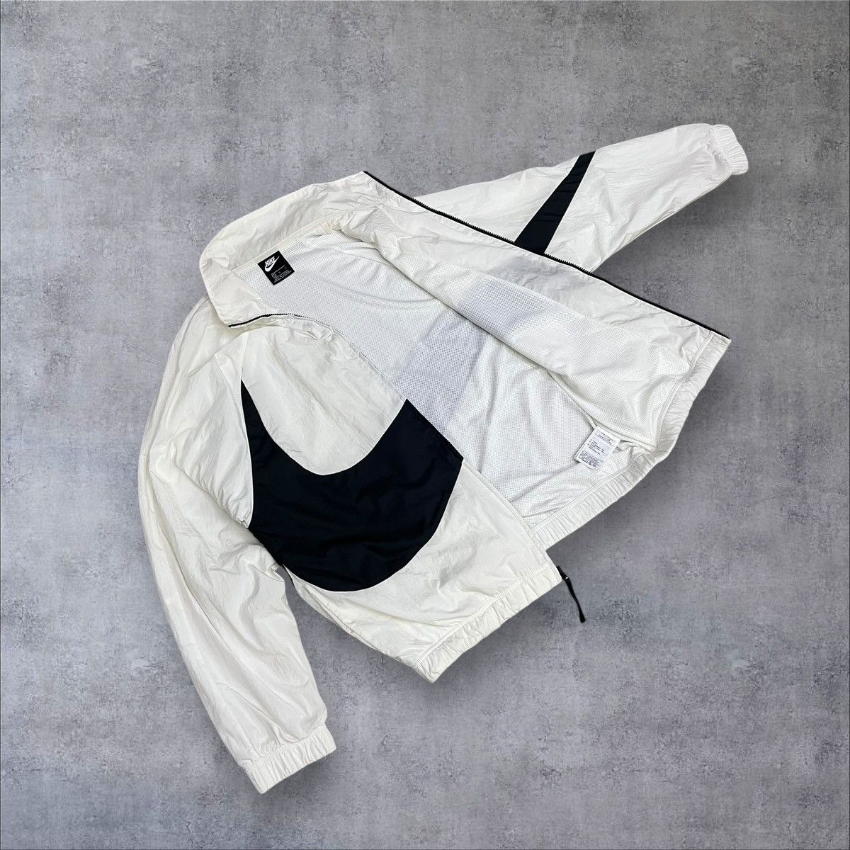 Nike Ultra Rare Vintage Nike Big Swoosh Black Tag Y2K Windbreaker Size L / US 10 / IT 46 - 6 Thumbnail