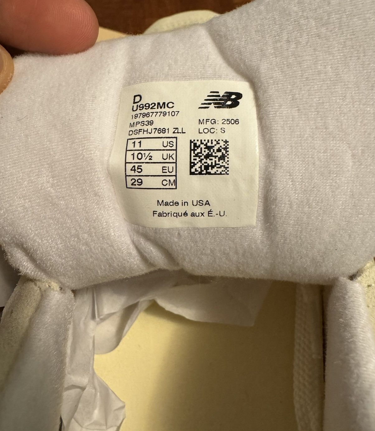 New Balance New Balance 992 Made In U.S. / Calcium Raw Cashew Size US 11 / EU 44 - 5 Thumbnail