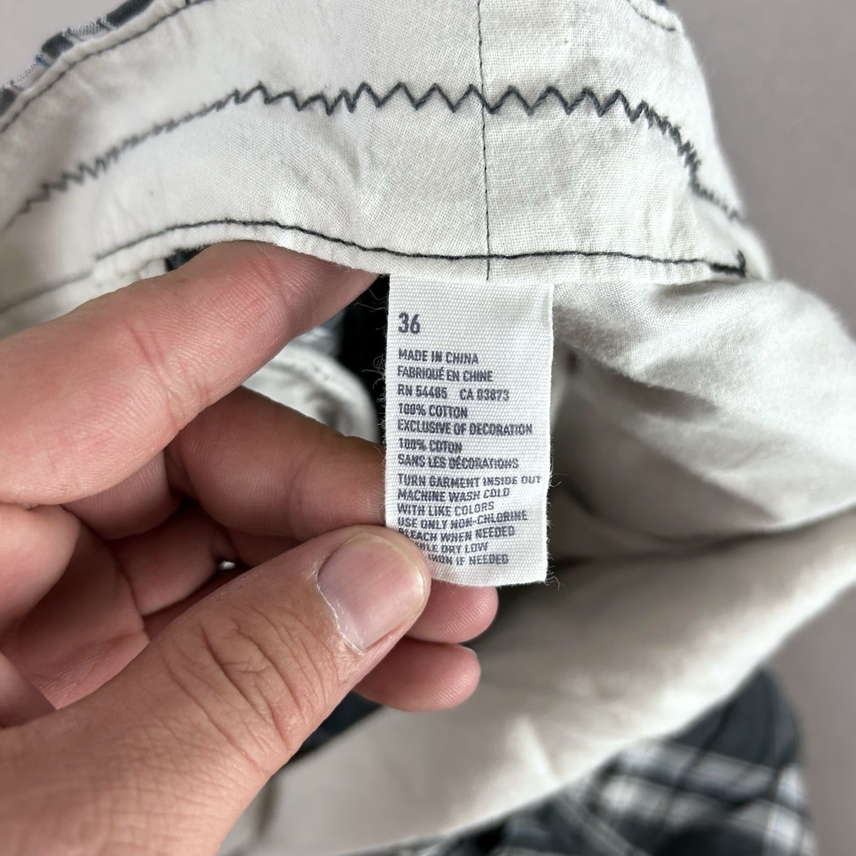 Vintage AMERICAN EAGLE Shorts Mens 36 Cotton Plaid Blue Gray 10.5” Inseam Longer Length Chino Casual Preppy Size US 36 / EU 52 - 6 Thumbnail