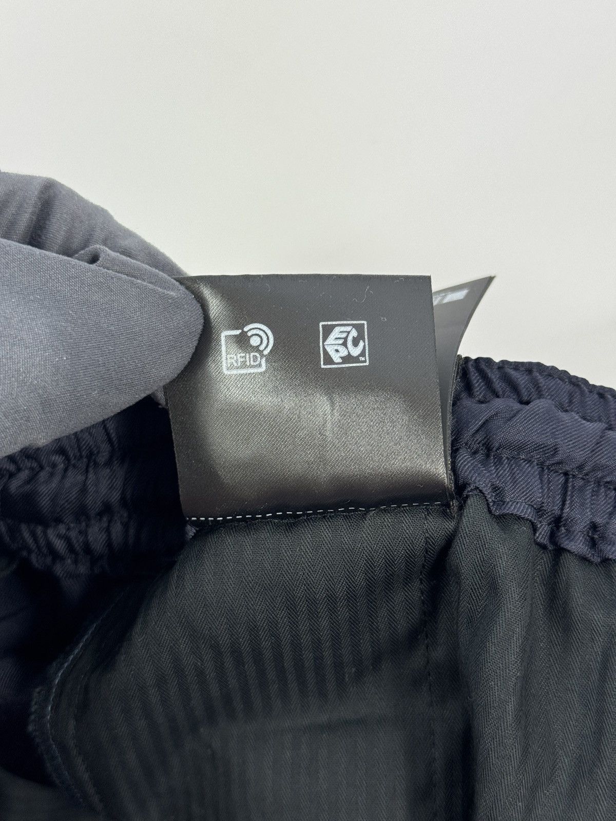 Prada SILK TAPERED TROUSERS Size US 34 / EU 50 - 17 Thumbnail