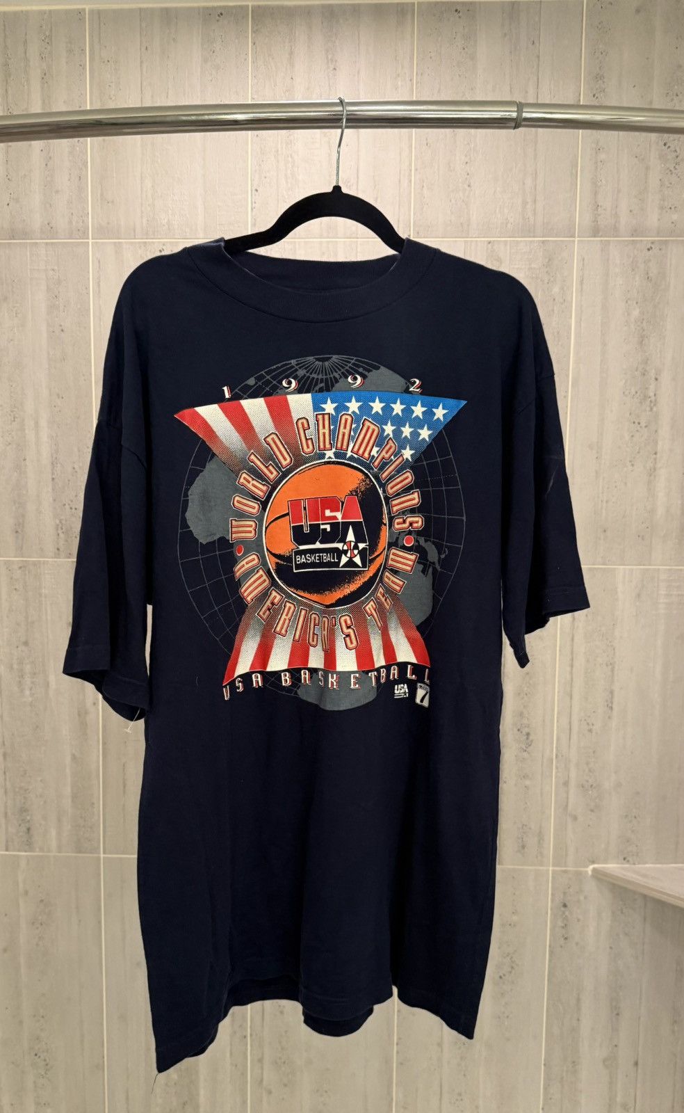 Logo 7 RARE Vintage 1992 USA Basketball World Champs Dream Team Tee Size US XL / EU 56 / 4 - 1 Thumbnail