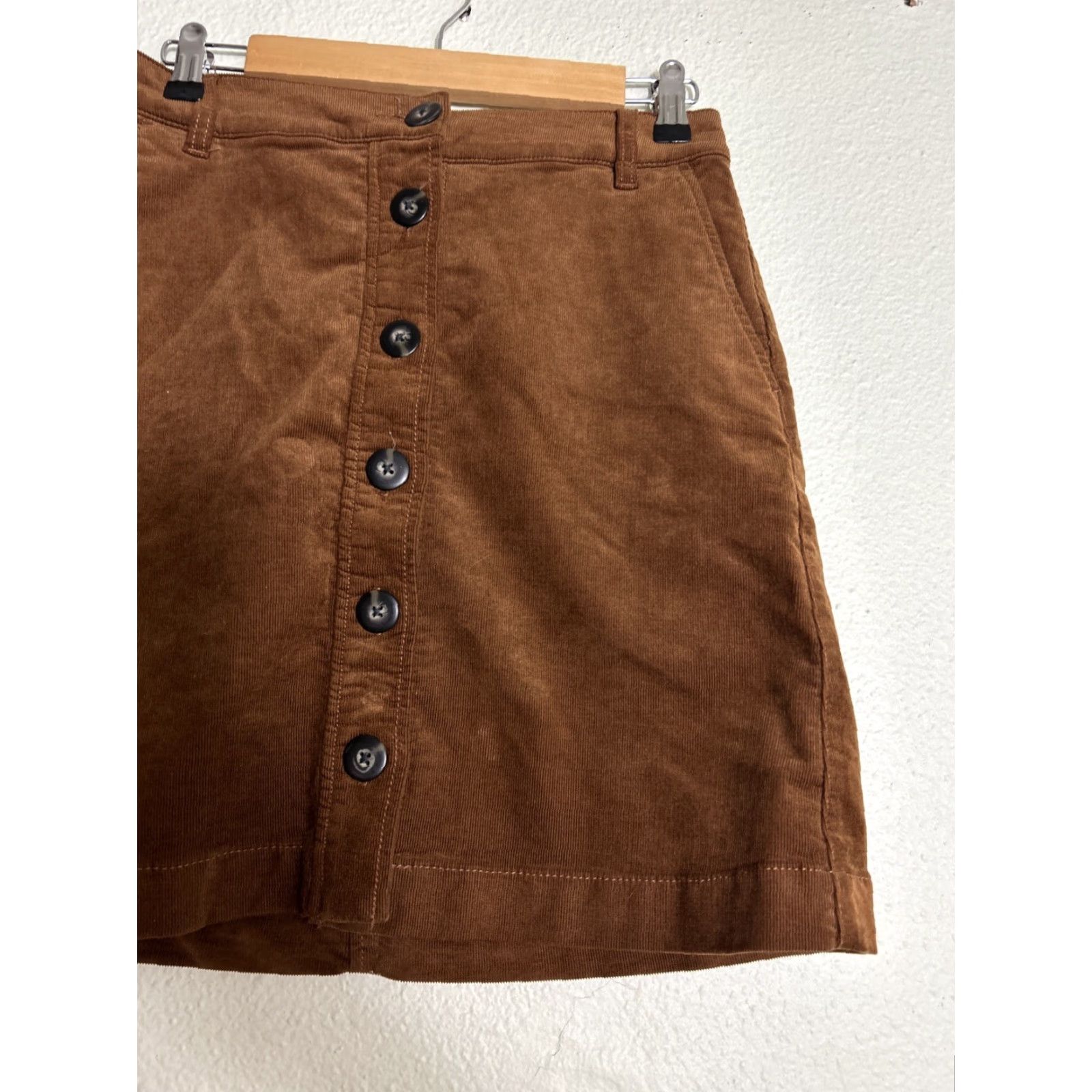 Vintage CAbi Corduroy Mini Skirt Brown 4 Women's Short Button-Up Fall Preppy Tweed 28X19 Belts? Size 27" / US 4 / IT 40 - 3 Thumbnail