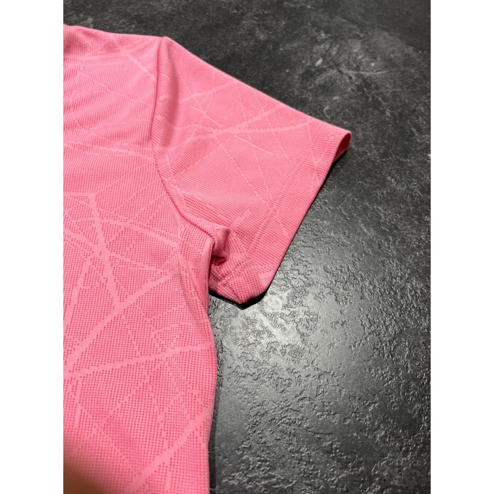 Under Armour Under Armour T-Shirt Women's V-Neck Short Sleeve Pink Size Small Adult Small Regular Fit Moisture Wicking Sports Shirt Size S / US 4 / IT 40 - 2 Thumbnail
