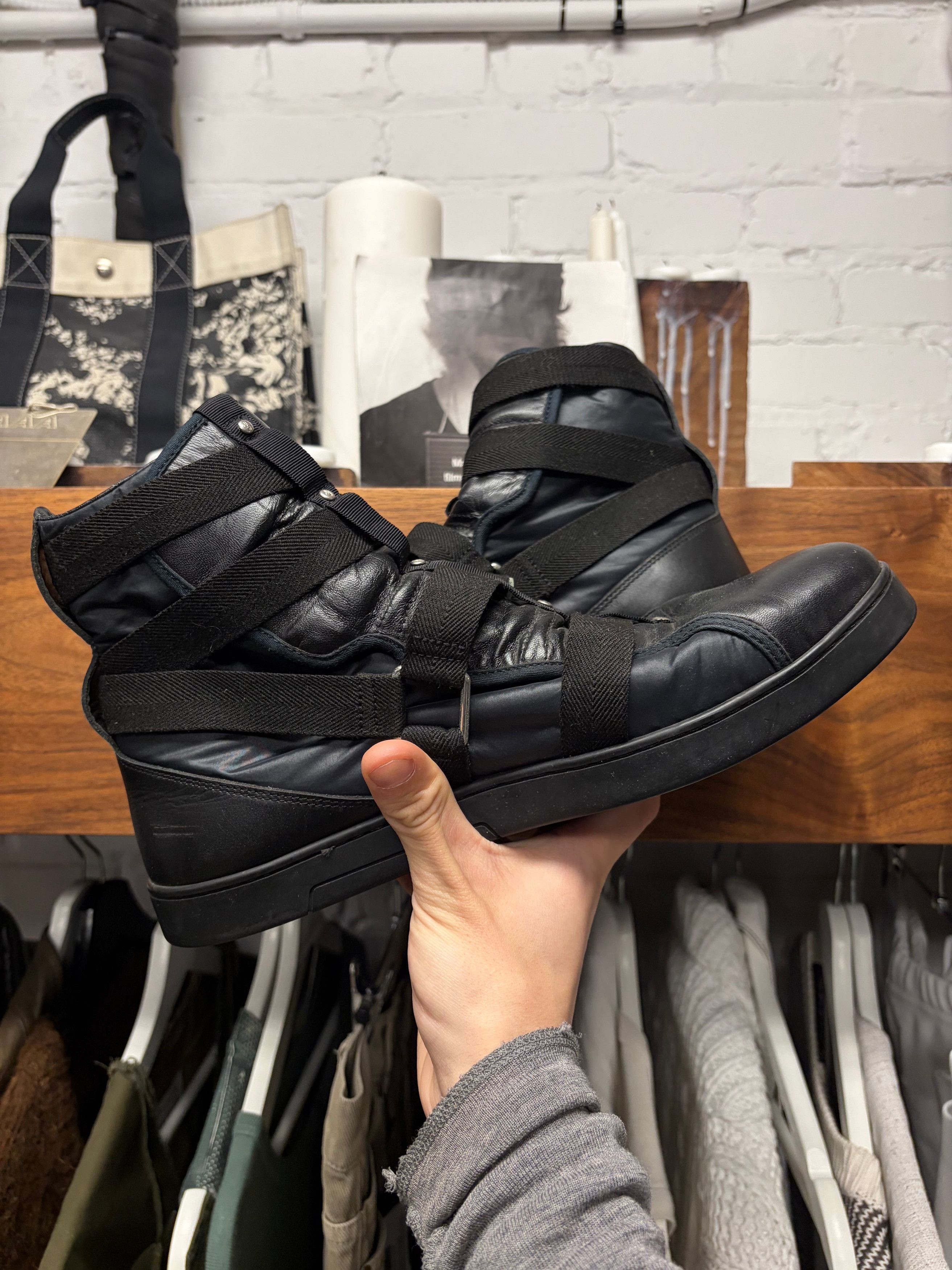 Gucci SS2010 Gucci by Frida Giannini ‘Buckle Closure’ Strapped High Top Leather Sneakers Size US 8 / EU 41 - 5 Thumbnail