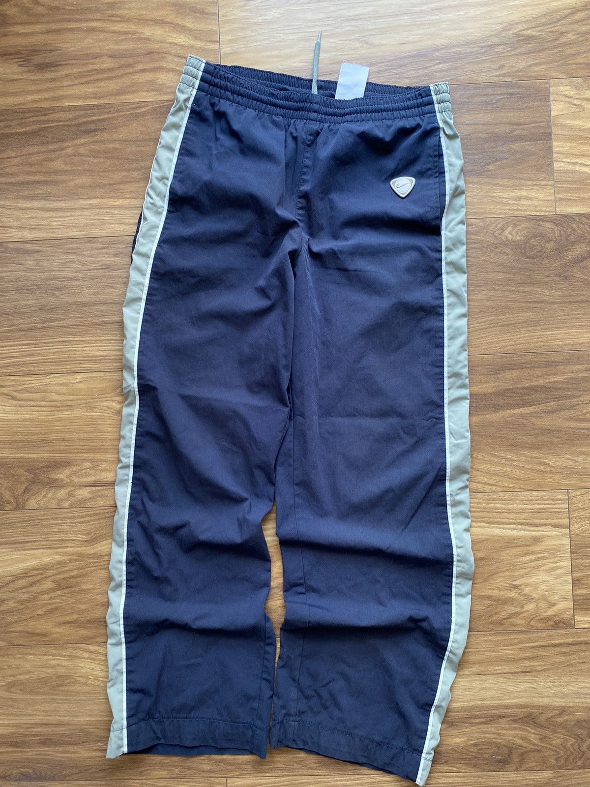 Nike × Vintage Nike Nylon Baggy Pants Vintage,Drill,Y2K Size US 30 / EU 46 - 1 Thumbnail