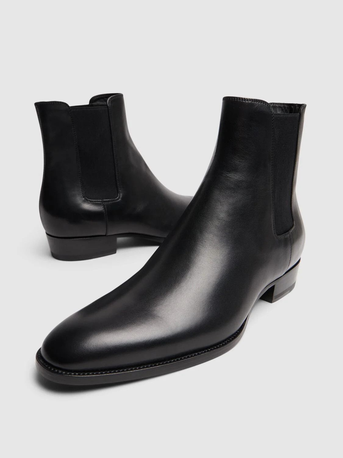 Wyatt 30 Chelsea Boots in Black