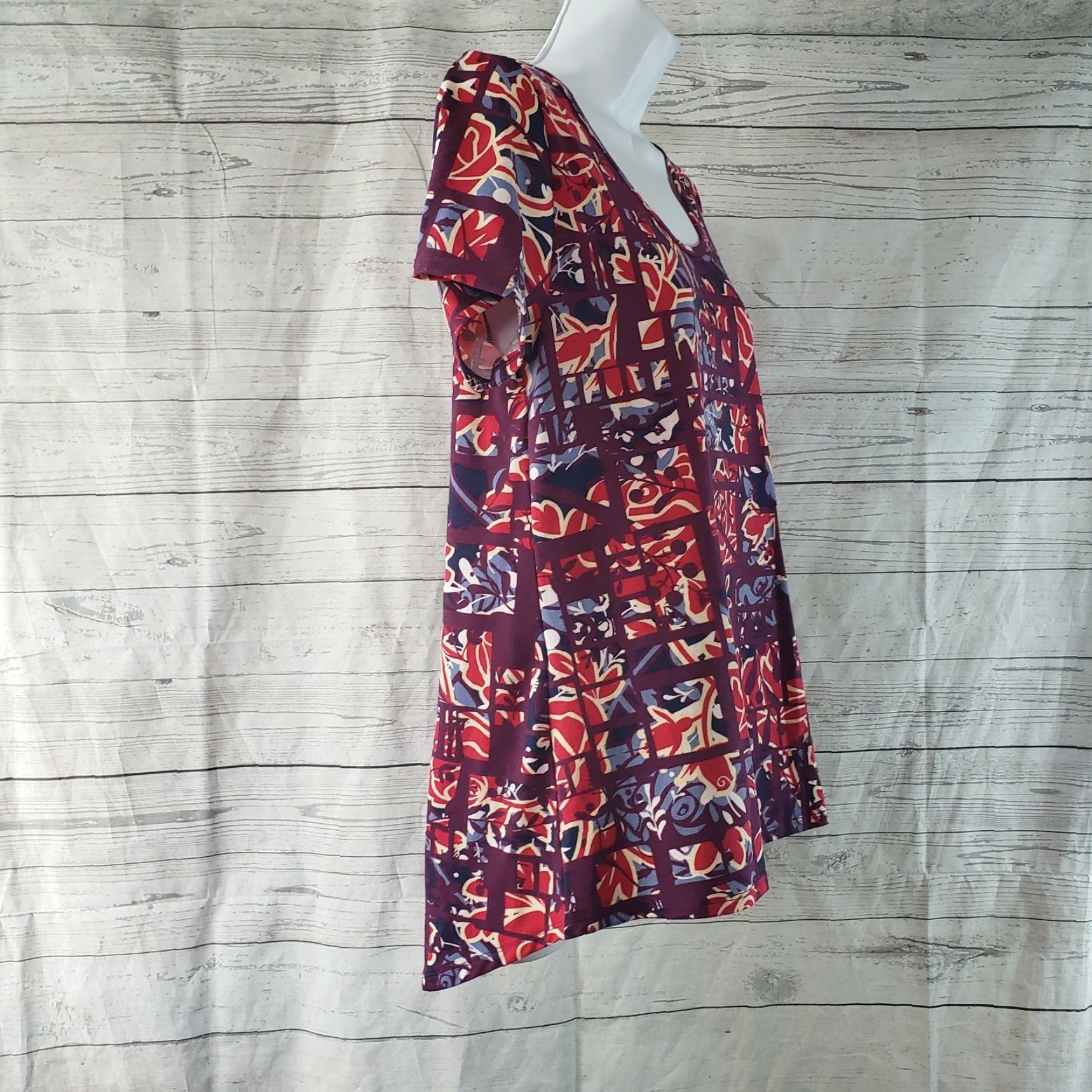 Vintage LuLaRoe Womens Classic T Shirt Size S Small Purple Red Floral Short Sleeve Womens VINTAGE? Size 28" / US 6 / IT 42 - 2 Thumbnail