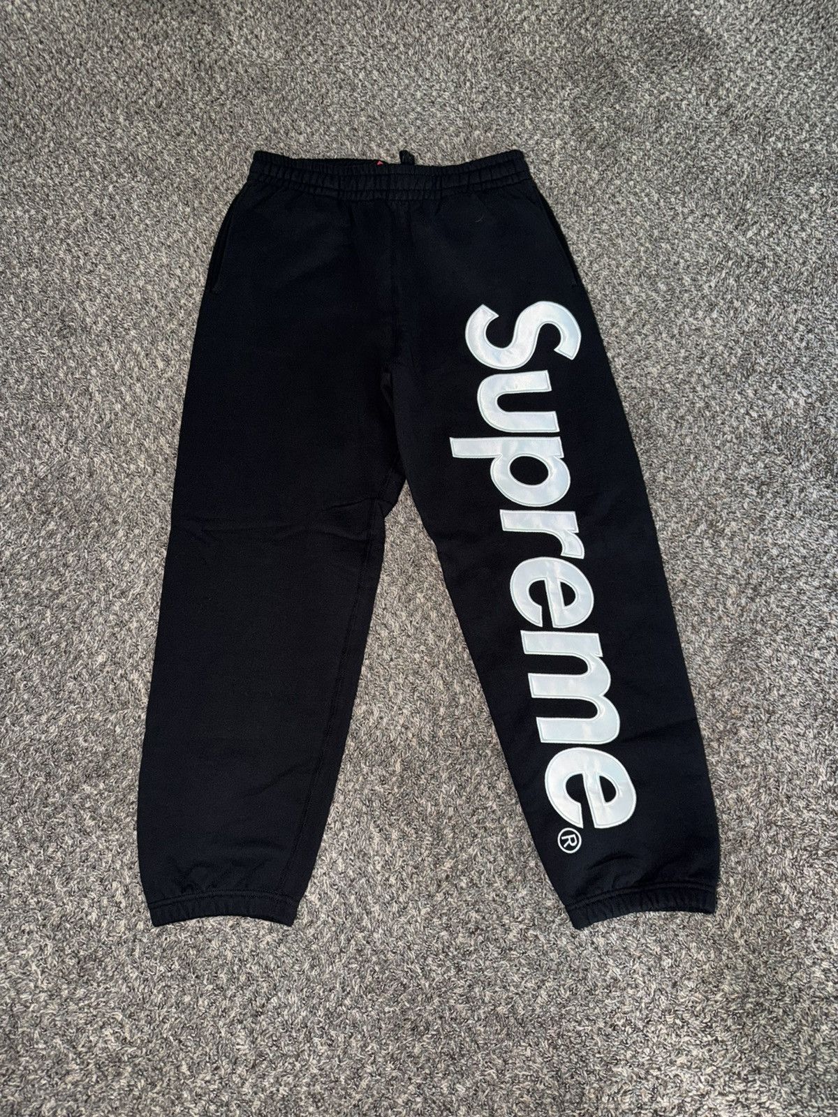 Supreme Supreme Appliqué Satin Sweatpants Size US 30 / EU 46 - 2 Thumbnail