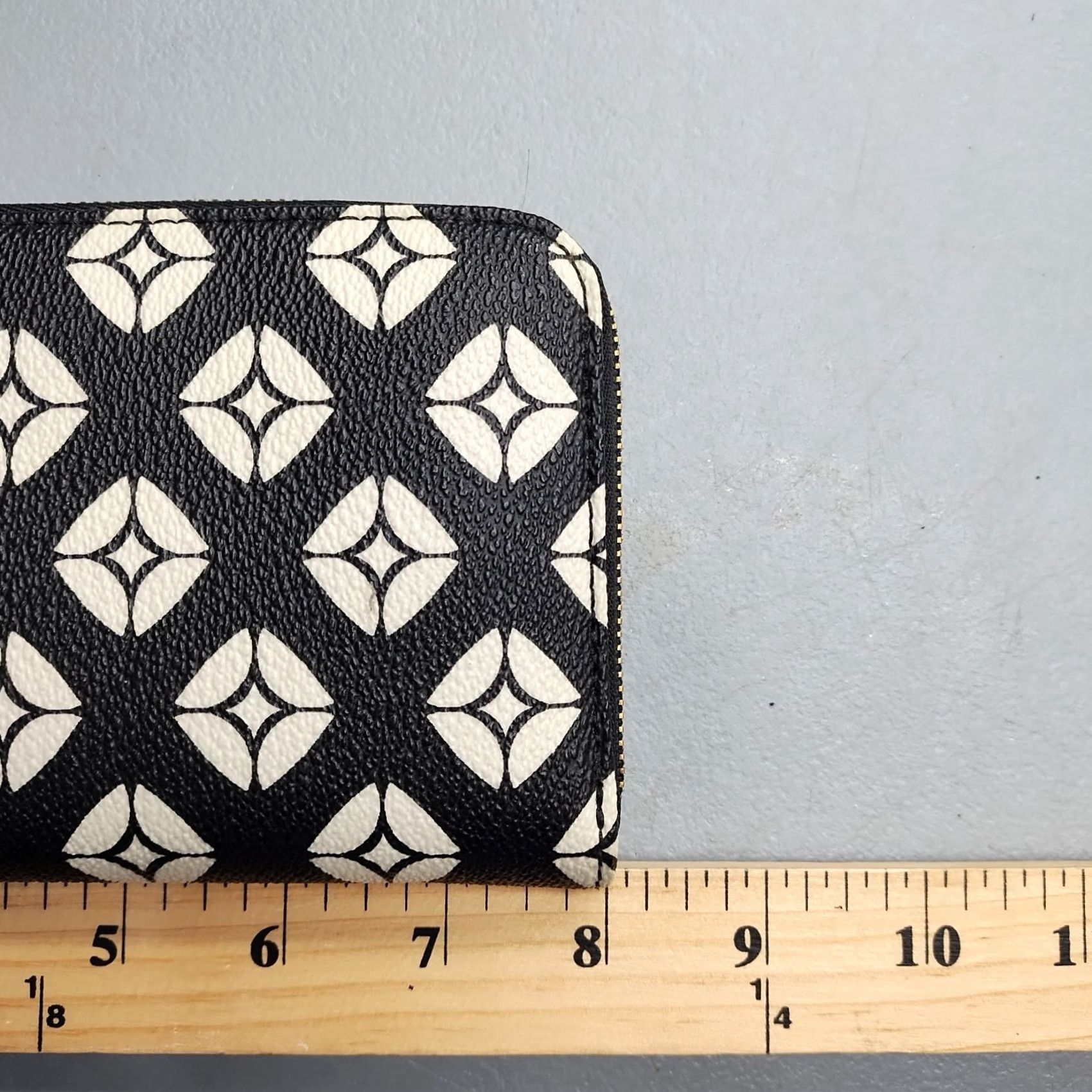 Fossil Fossil Wallet Geometric Print Leather Black White Zip-Around Womens Adult? Size ONE SIZE - 5 Thumbnail
