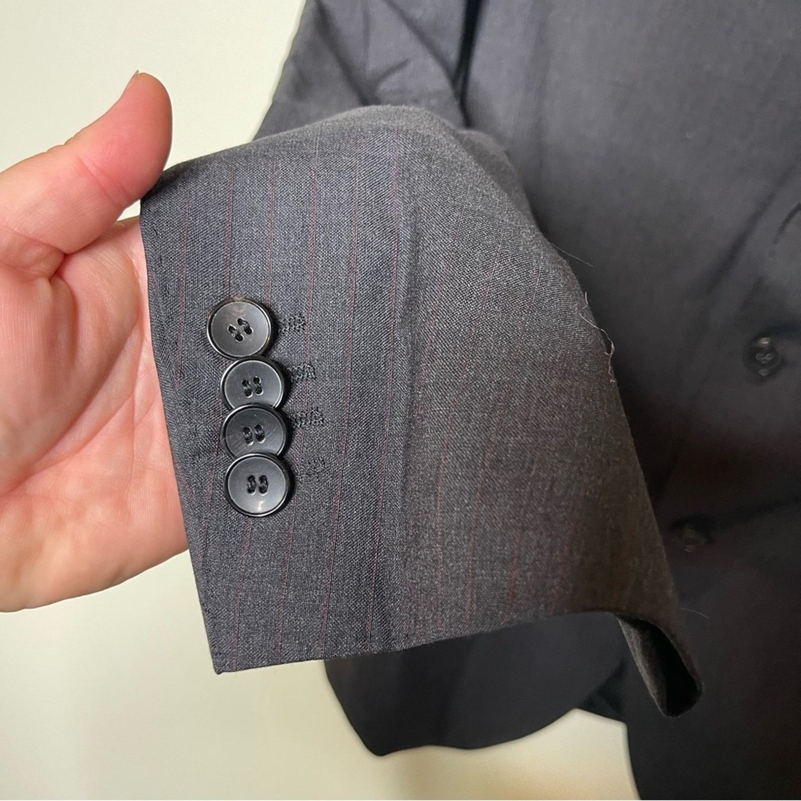 Hugo Boss Hugo Boss Grey 100% wool 2 button blazer sz 42R Size US L / EU 52-54 / 3 - 8 Thumbnail