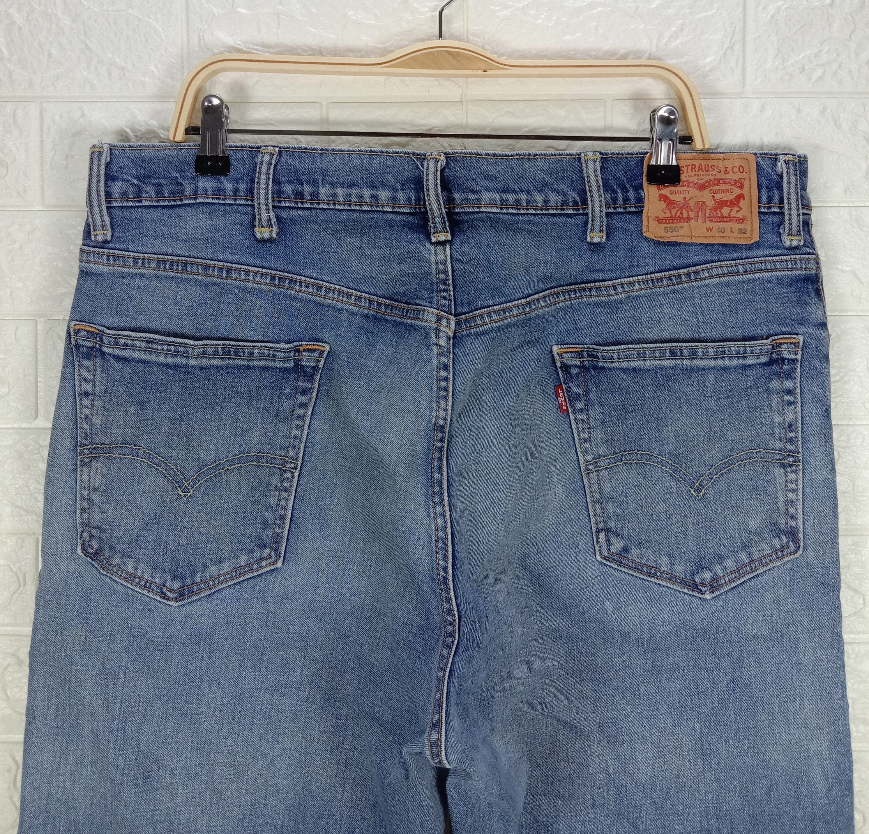 Levi's Vintage Levi's 550 Jeans Blue Wash Relaxed Fit Denim Size US 39 - 6 Thumbnail