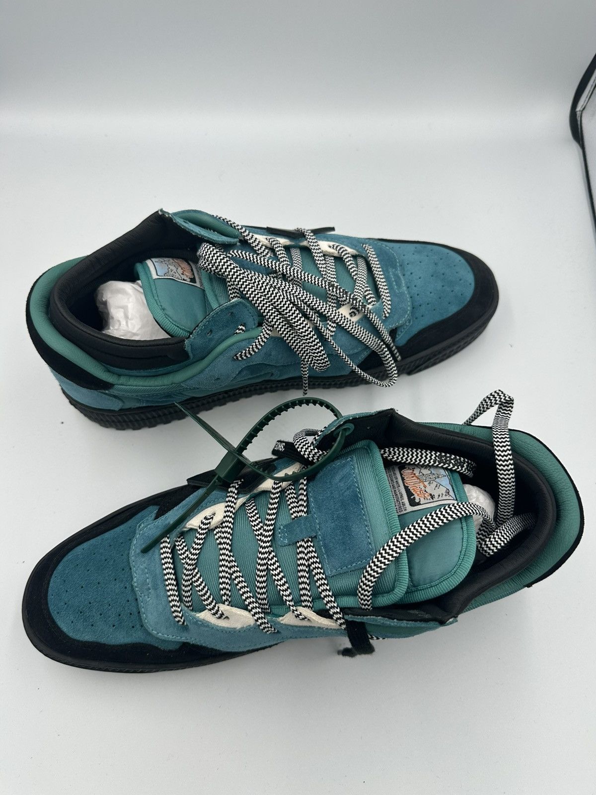 Off-White Floating Arrow Suede Sneakers in Multicolor Size US 13 / EU 46 - 8 Thumbnail