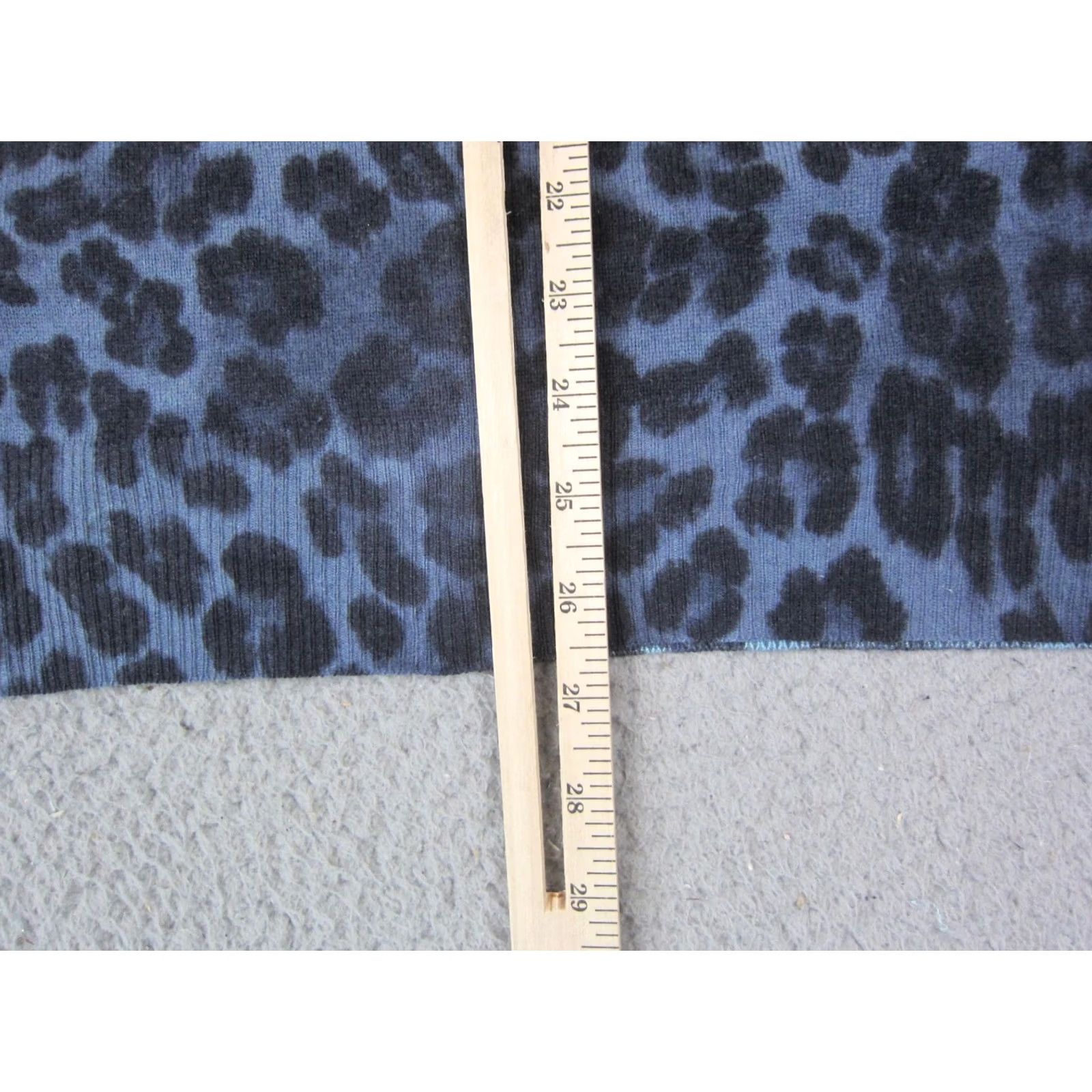 Juicy Couture Juicy Couture Sweate Womens Large Blue Black Leopard Cashmere Wool V-Neck Lounge Size L / US 10 / IT 46 - 7 Thumbnail