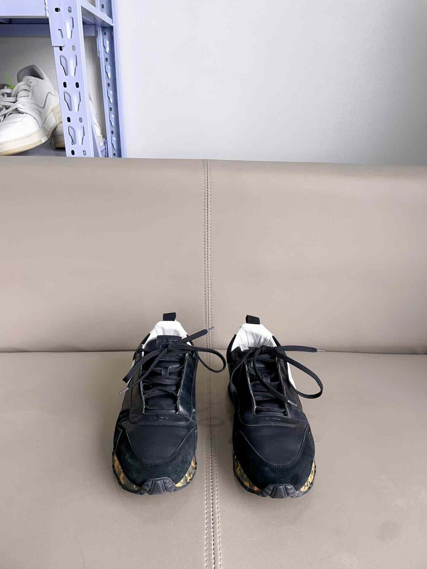 Fendi Fendi Sneakers Size 41 Size US 8 / EU 41 - 1 Thumbnail
