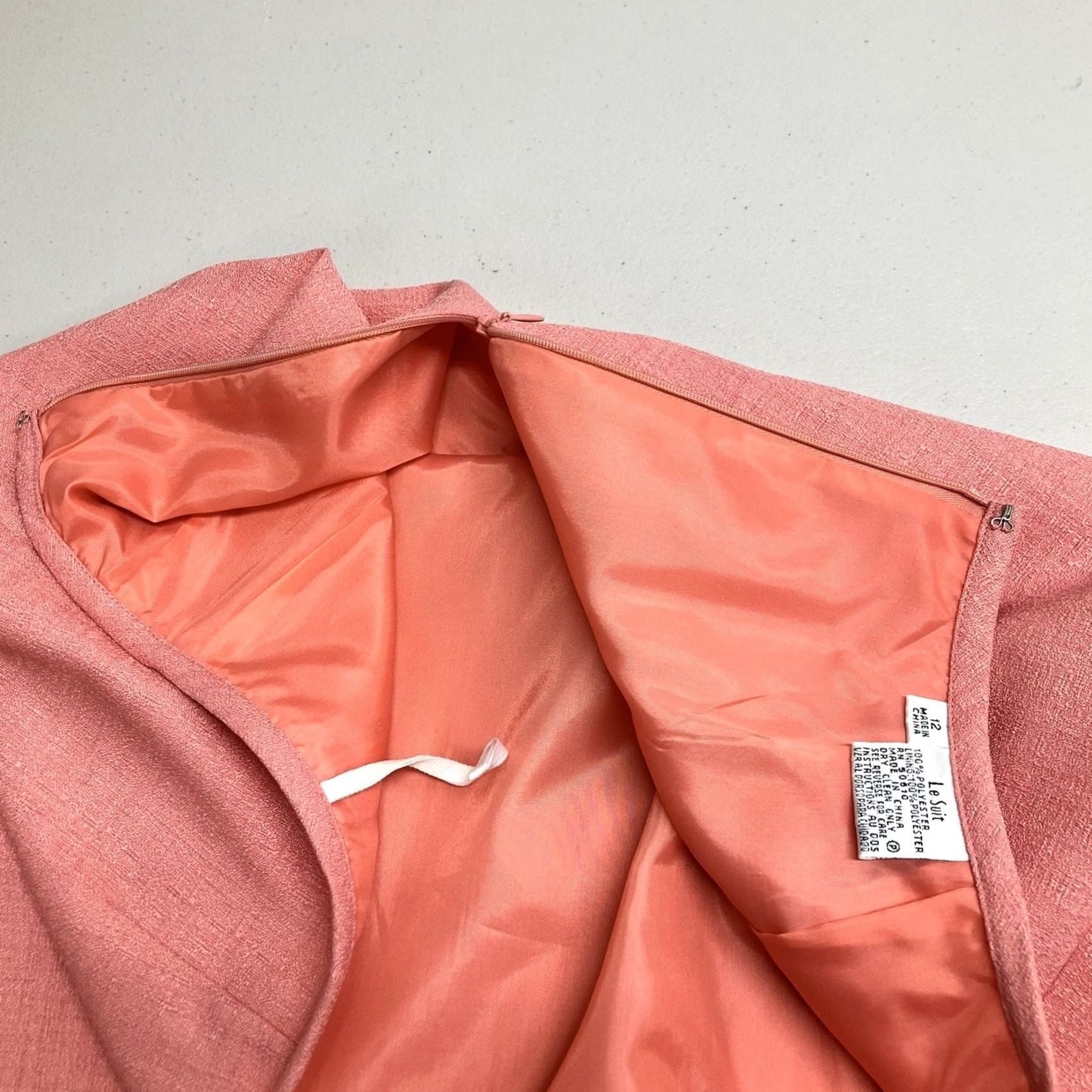 Vintage Le Suit Classic Coral Skirt 12 Midi Pencil Career Separate Women Zip Lined Polyester 90s Workwear Size 34" / US 12 / IT 48 - 5 Thumbnail