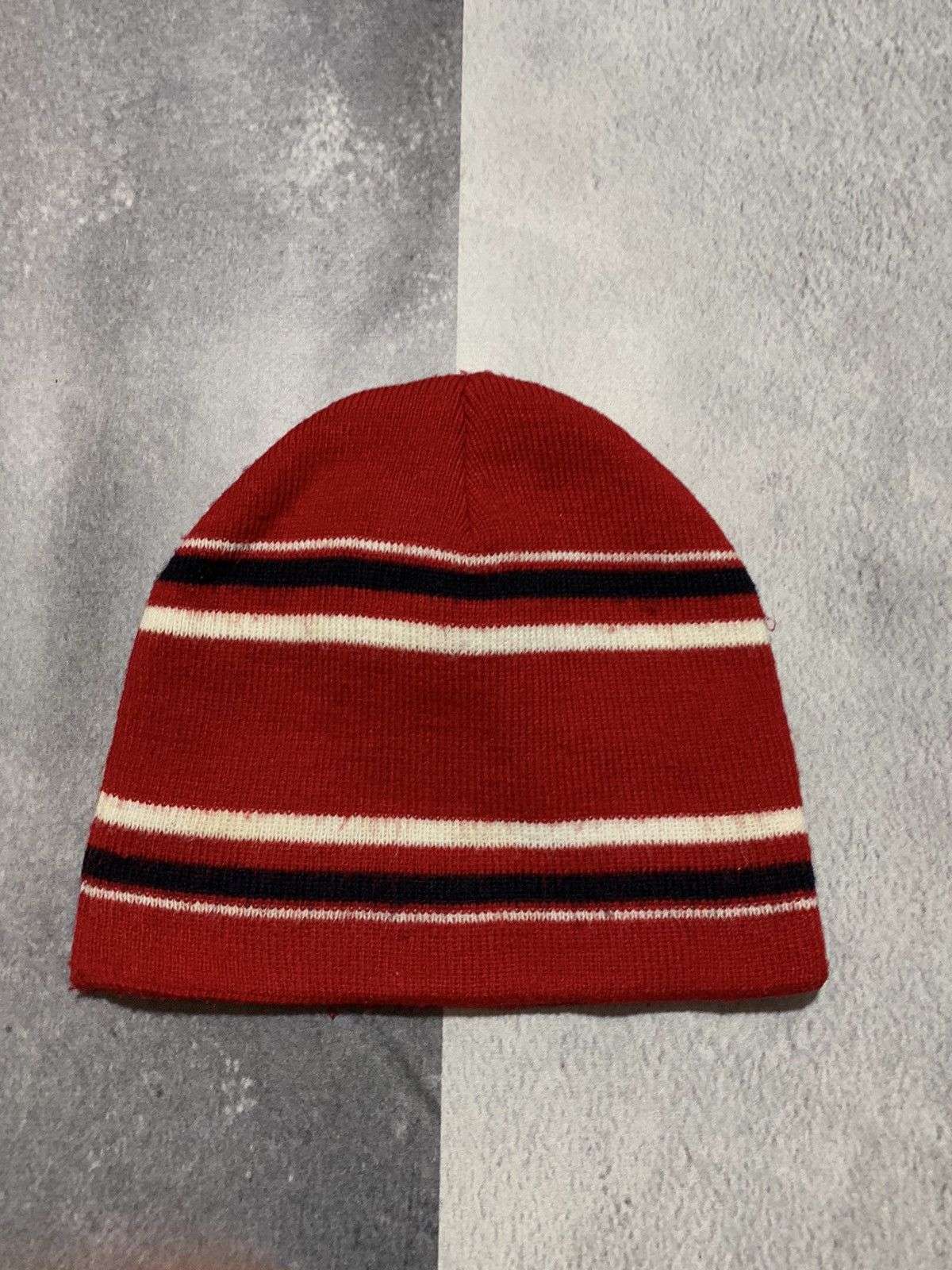 Vintage Vintage Y2K Bayern Munich striped streetwear soccer beanie Size ONE SIZE - 2 Thumbnail