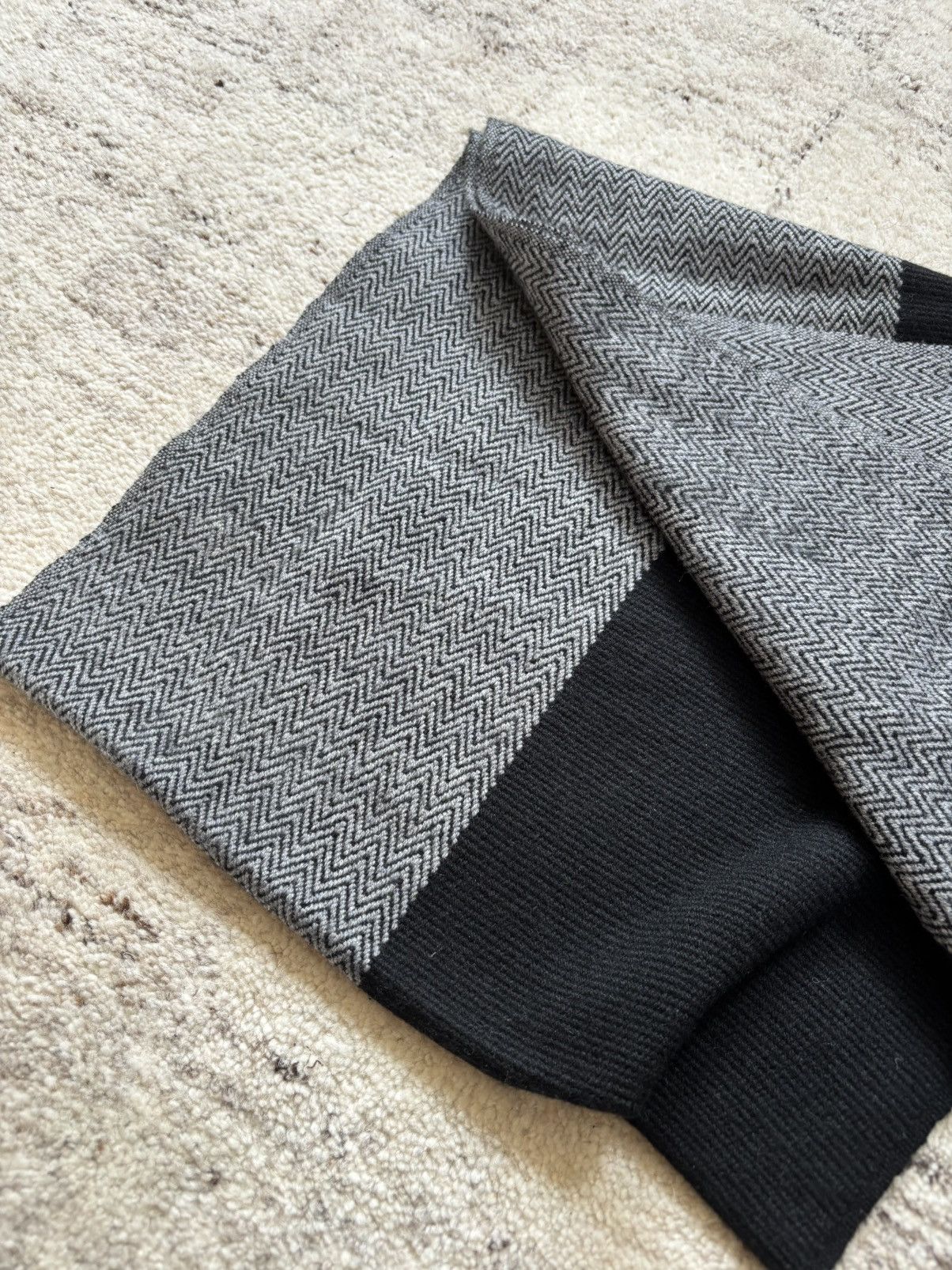Hermes Herringbone Cashmere Scarf Made in Nepal (Grey/Black) Size ONE SIZE - 4 Thumbnail