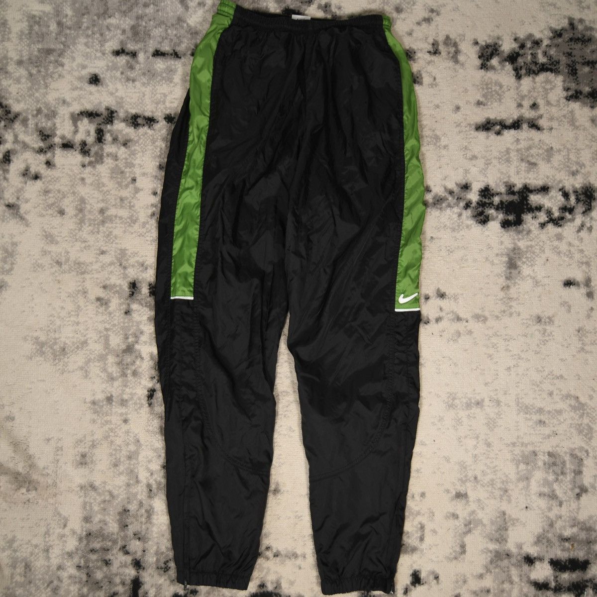 Nike Vintage 90s Nike Green Bands Nylon Trackpants Size US 30 / EU 46 - 1 Thumbnail