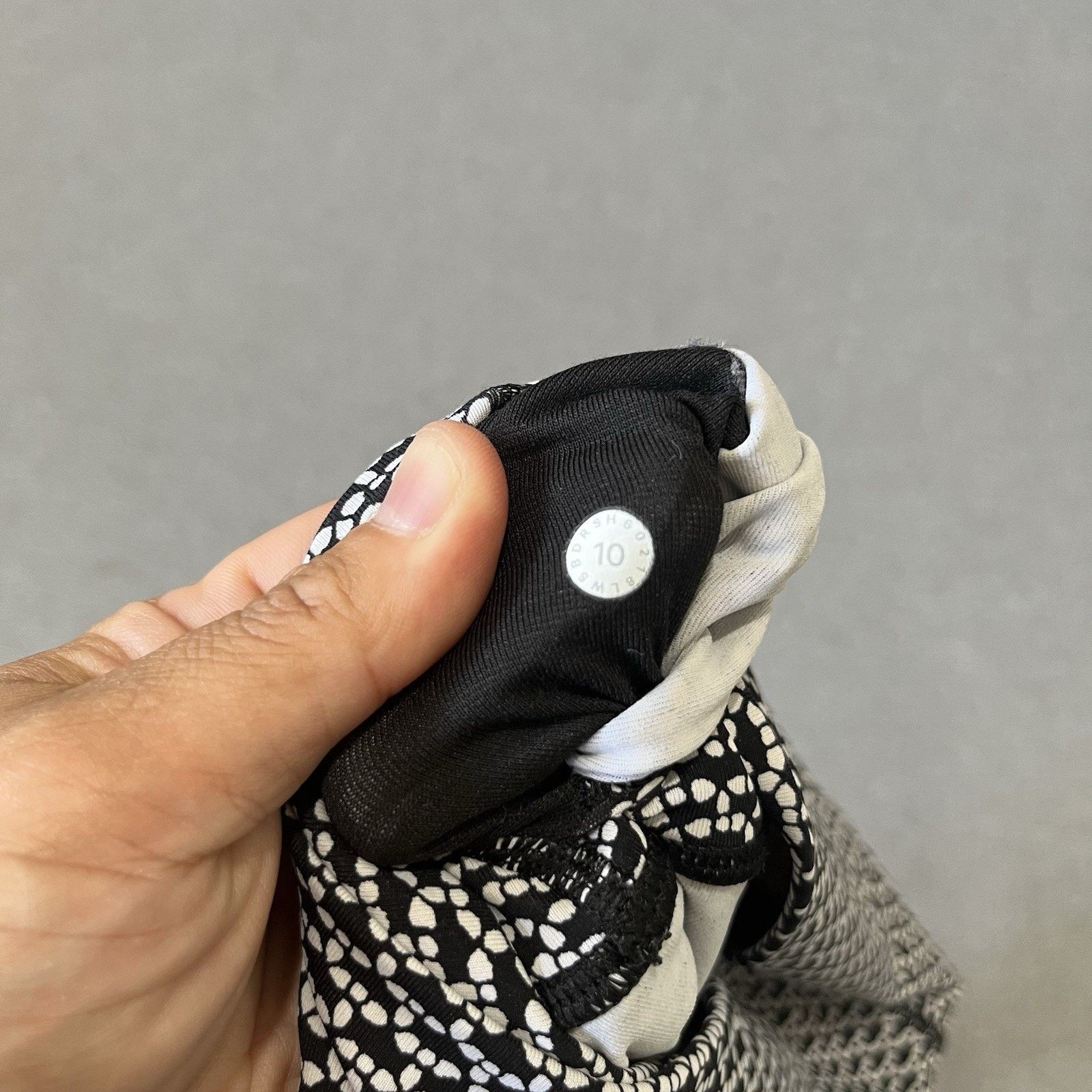 Lululemon Lululemon sz 10 Wunder Under Monochromic iced gray black Size 32" / US 10 / IT 46 - 3 Thumbnail