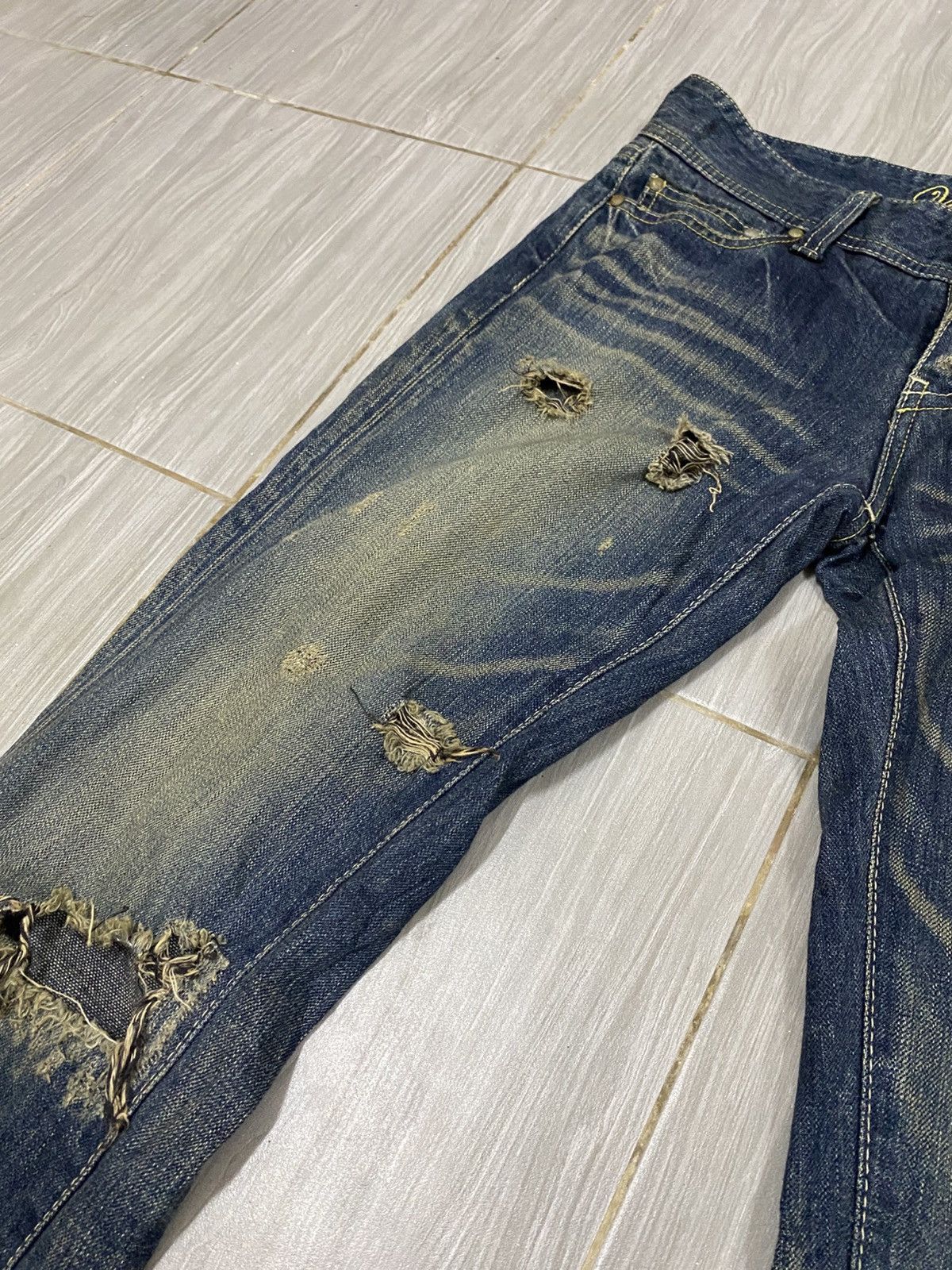 Vanquish Vtg Vanquish Japan Heavy Distressed "Mud Wash" Bootcut Denim Size US 31 - 4 Thumbnail
