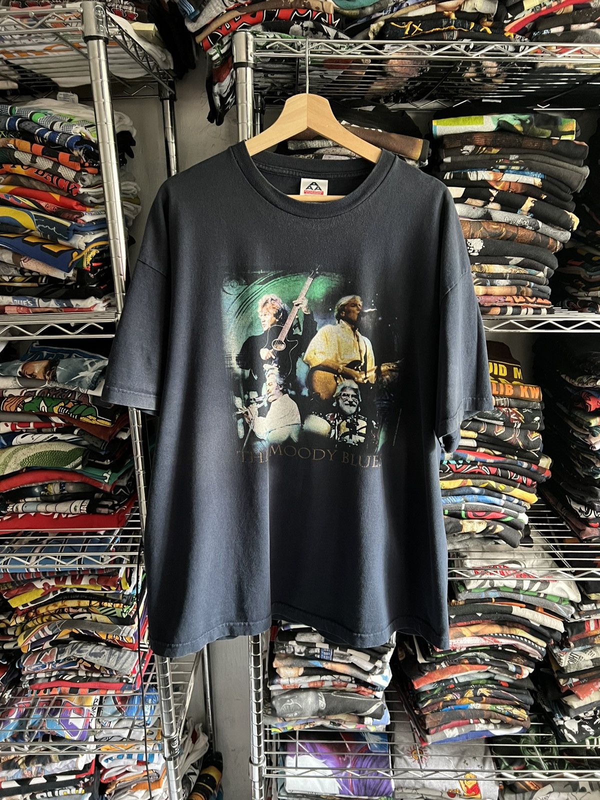 Band Tees 2002 Moody Blues USA Tour Tee Size US XXL / EU 58 / 5 - 1 Thumbnail