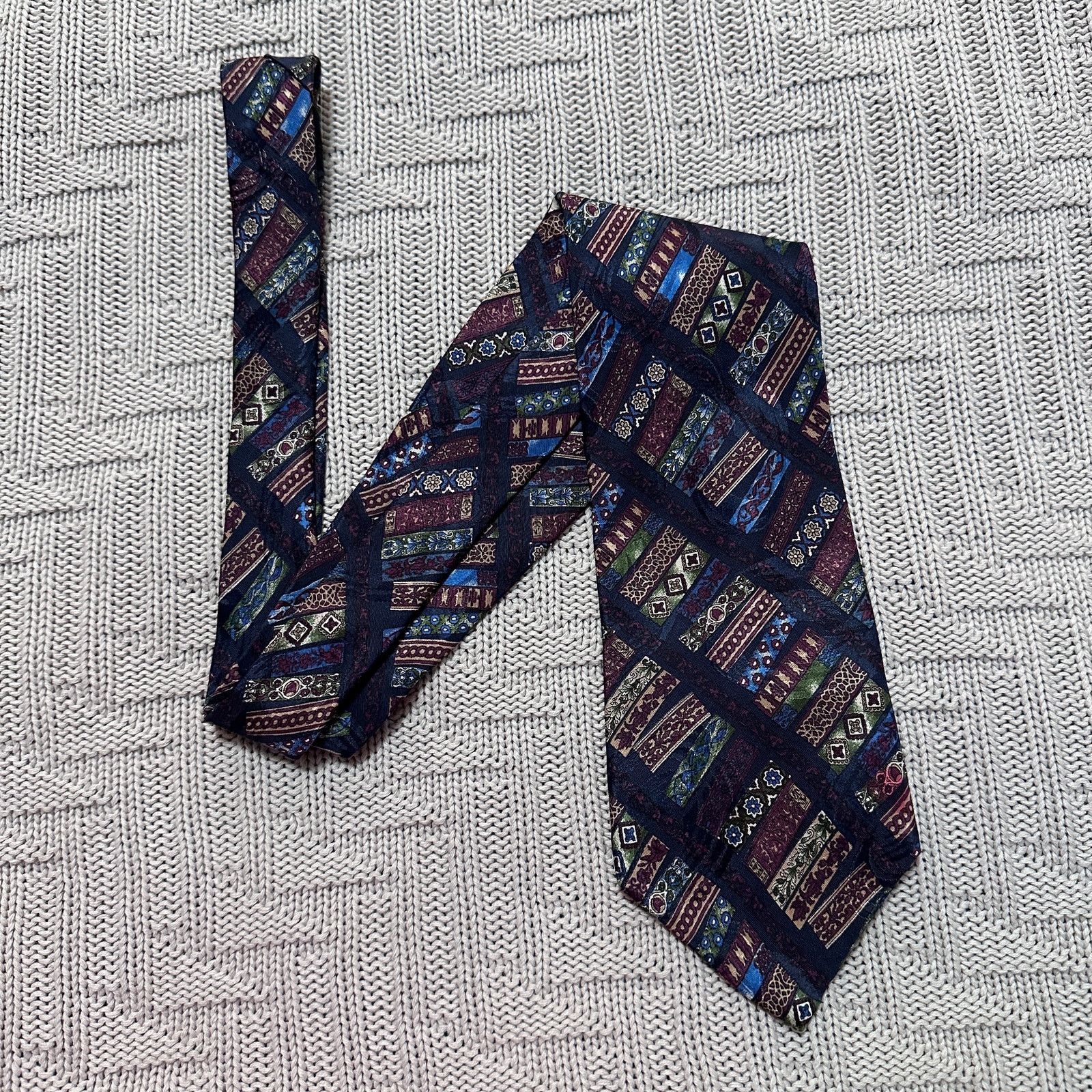 Vintage Vintage R. Juliano navy patterned silk men's tie Made in USA Size ONE SIZE - 1 Thumbnail