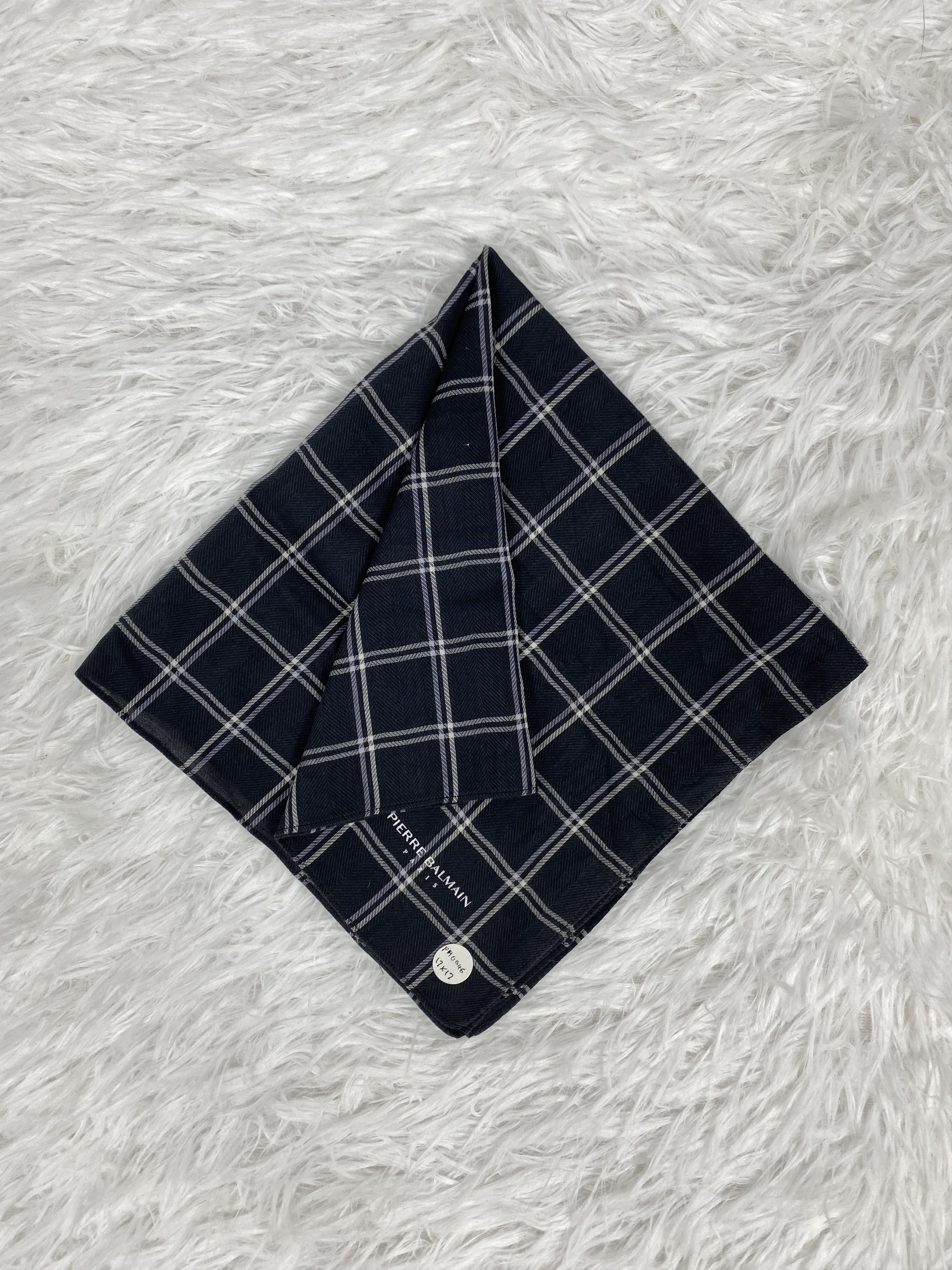 Pierre Balmain × Vintage Vintage Pierre Balmain Handkerchief PH0046 Size ONE SIZE - 1 Thumbnail