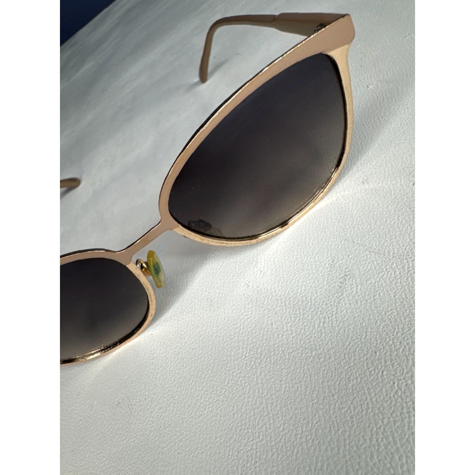 Vintage Laundry by Design Sunglasses Cat Eye Frames Only Lens Scratches Tan Gold Women Size ONE SIZE - 6 Thumbnail