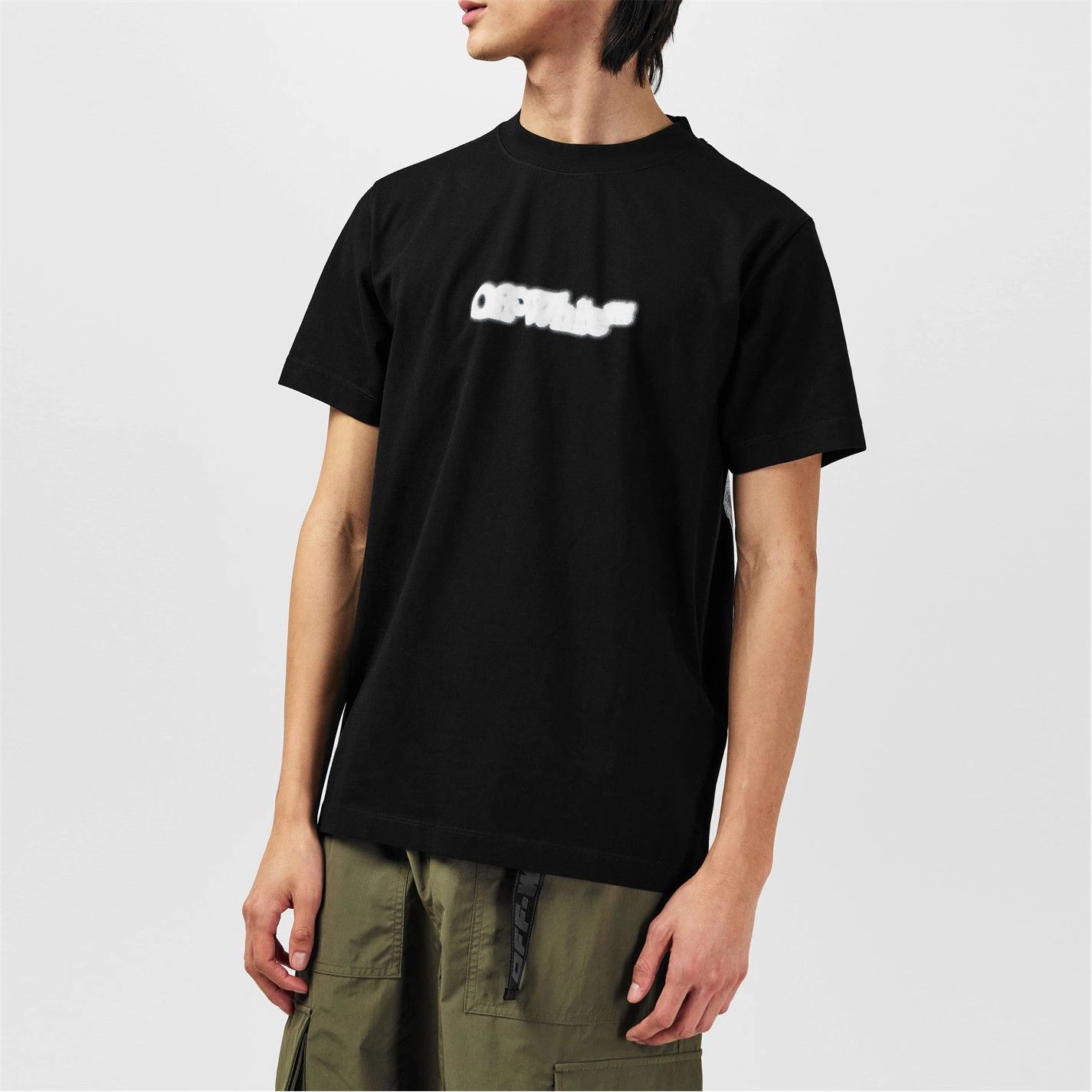 Off-White o1g2r1mq0226 Spray Arrow Logo T-Shirt In Black Size US XS / EU 42 / 0 - 3 Thumbnail