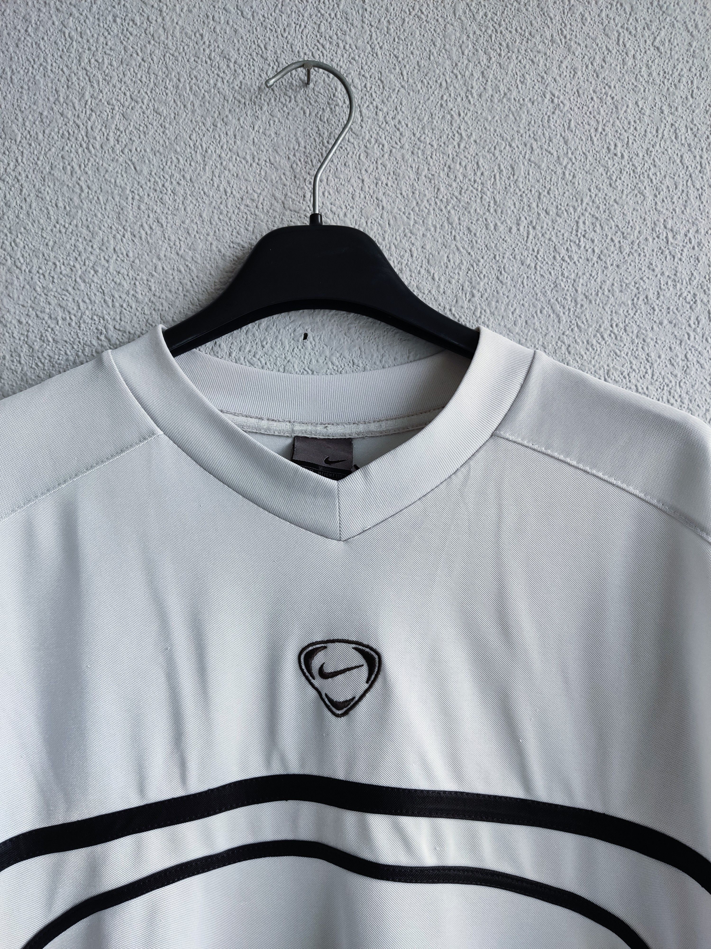 Nike Nike vintage tshirt center logo y2k 90s Size US XL / EU 56 / 4 - 6 Thumbnail