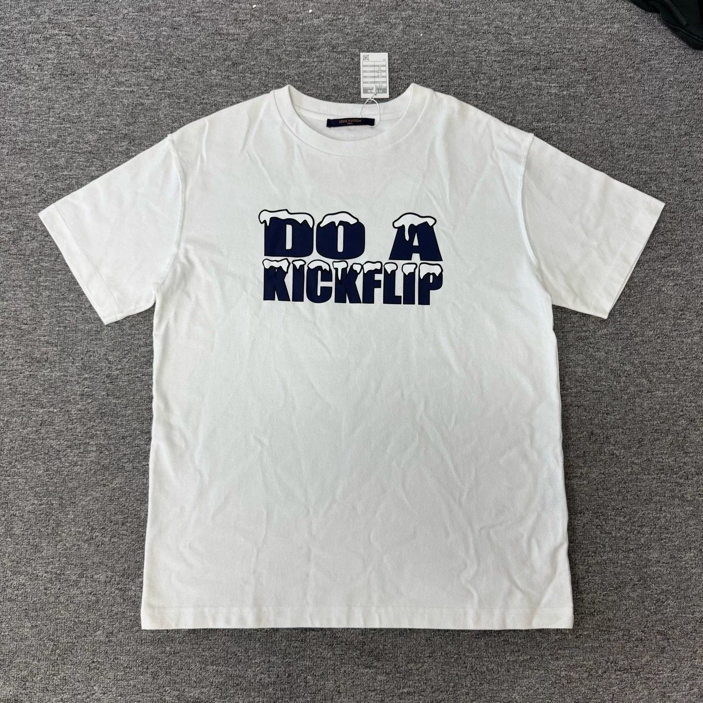 Louis Vuitton Louis Vuitton Snow Mountain Logo T-shirt Size US M / EU 48-50 / 2 - 1 Thumbnail