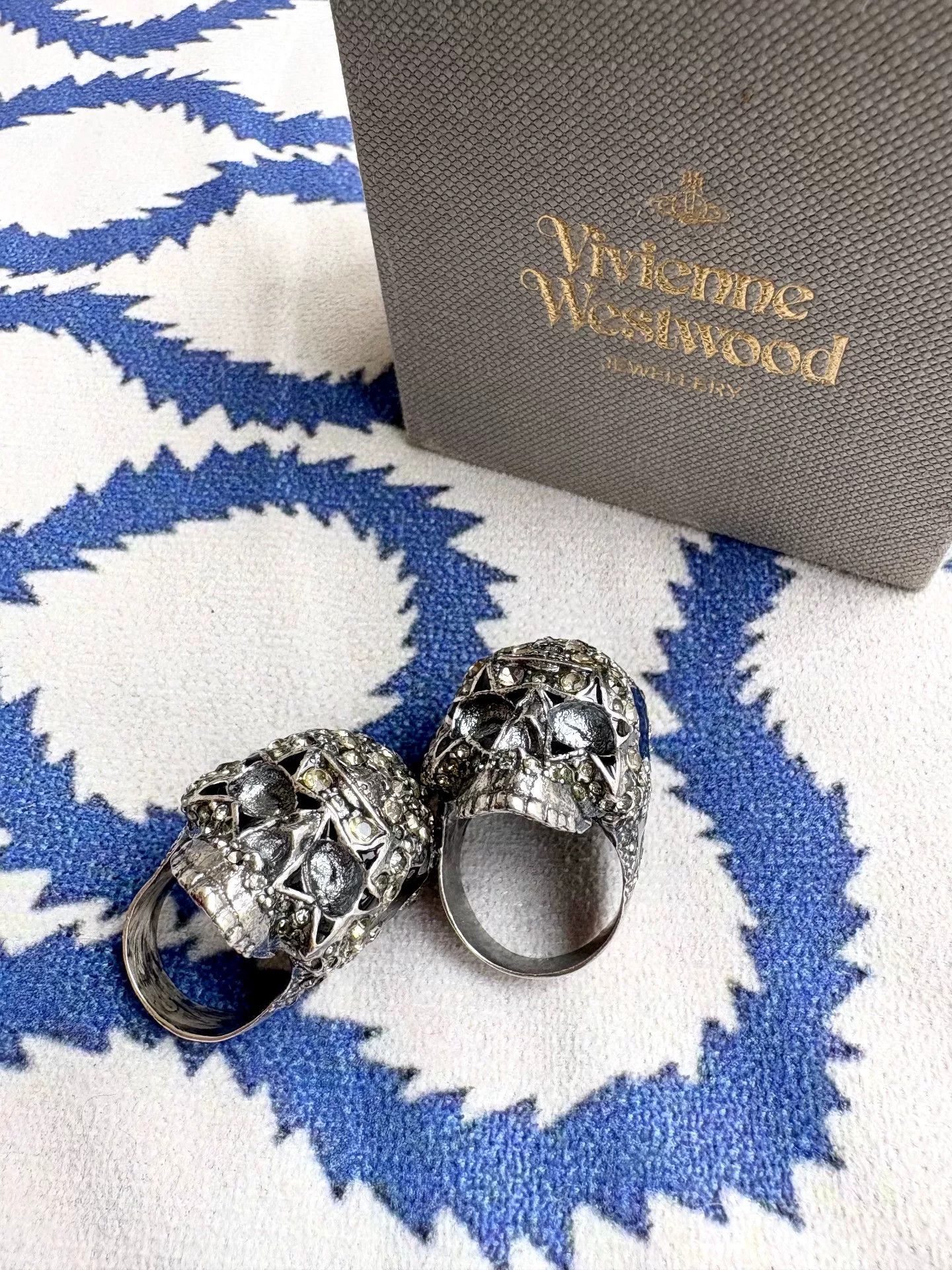 Vivienne Westwood vivienne westwood punk skull ring in silver Size ONE SIZE - 1 Thumbnail