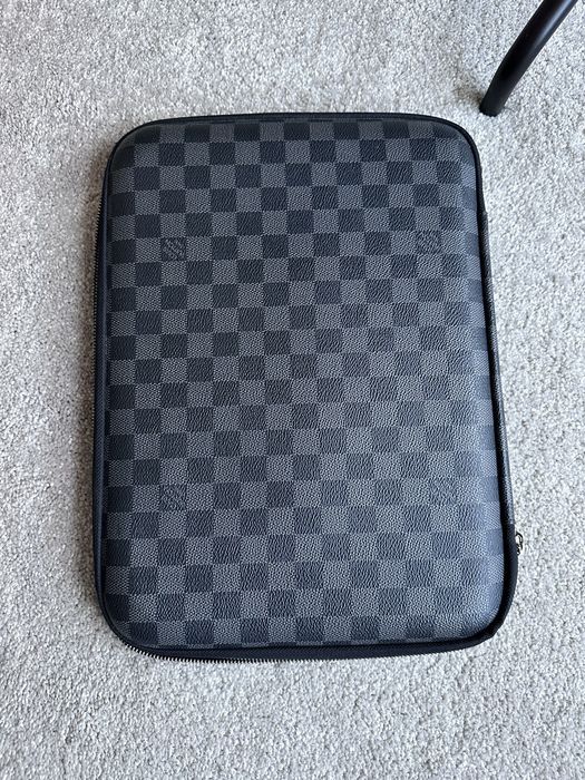 Louis Vuitton Horizontal Laptop Sleeve (Damier Graphite Canvas)