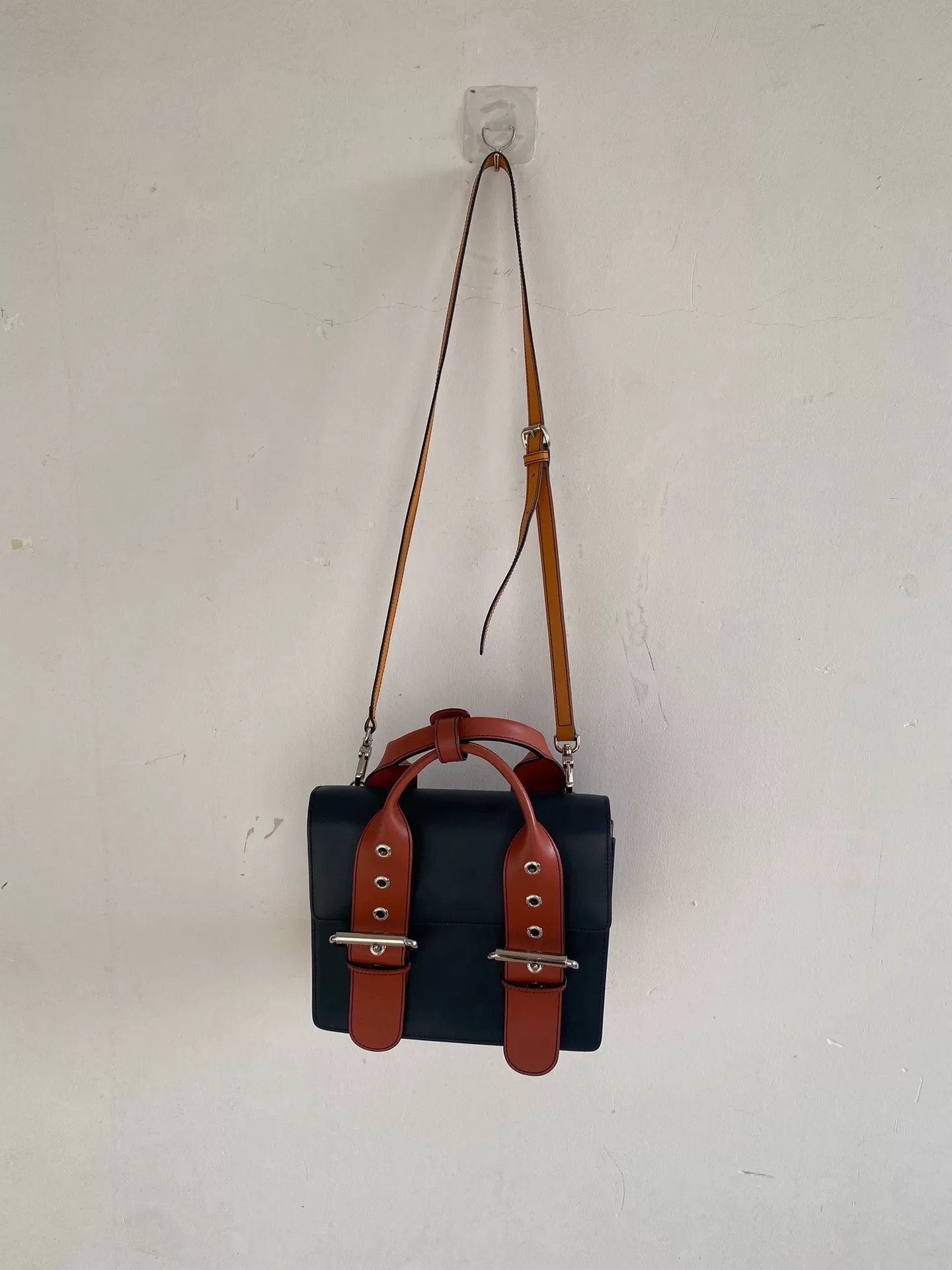 Vivienne Westwood Vivienne Westwood Saturn Buckle Hand Crossbody Bag Size ONE SIZE - 1 Thumbnail