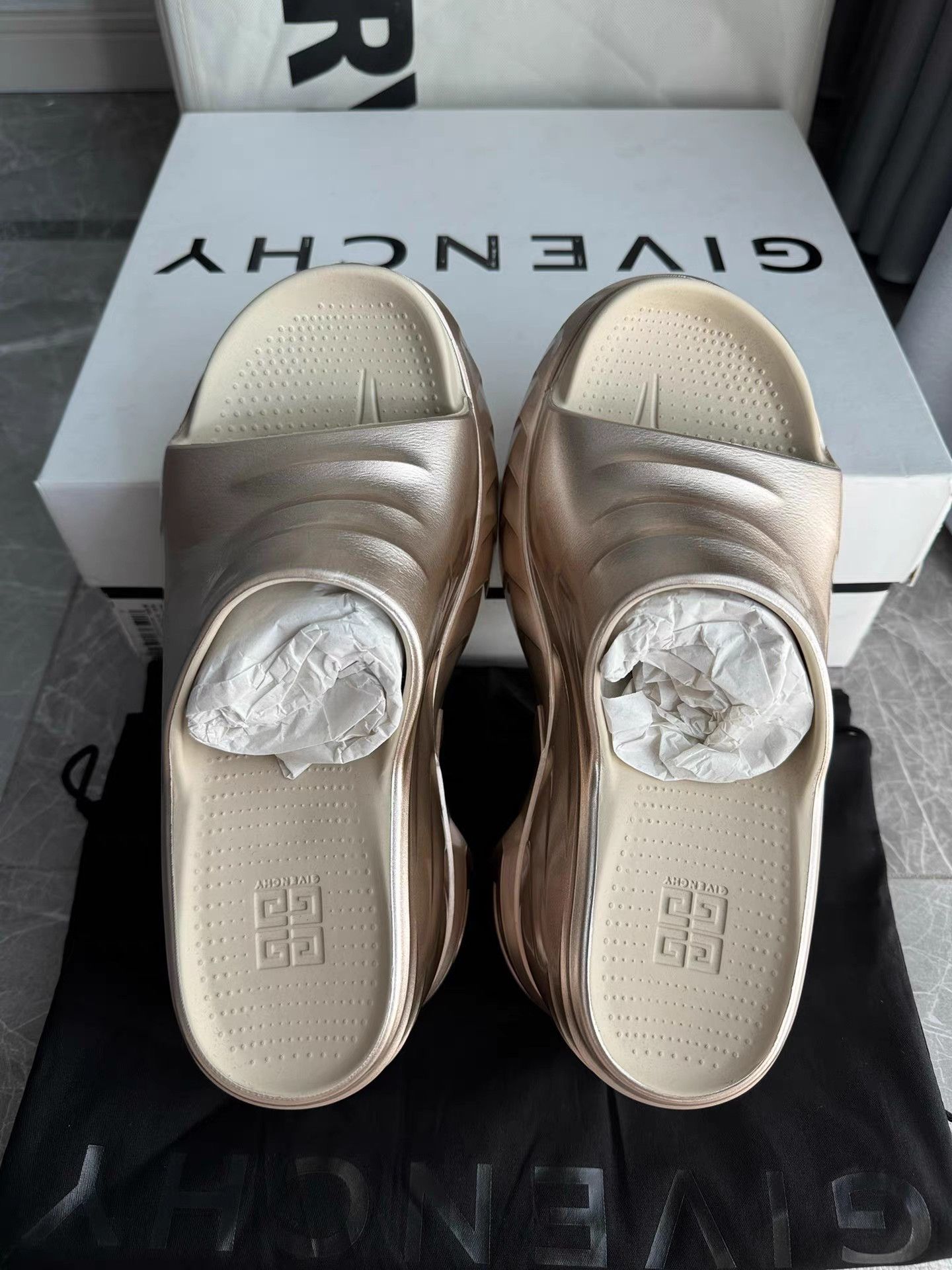 Givenchy GIVENCHY Marshmallow Sneakers K6 Size US 9 / IT 39 - 8 Thumbnail